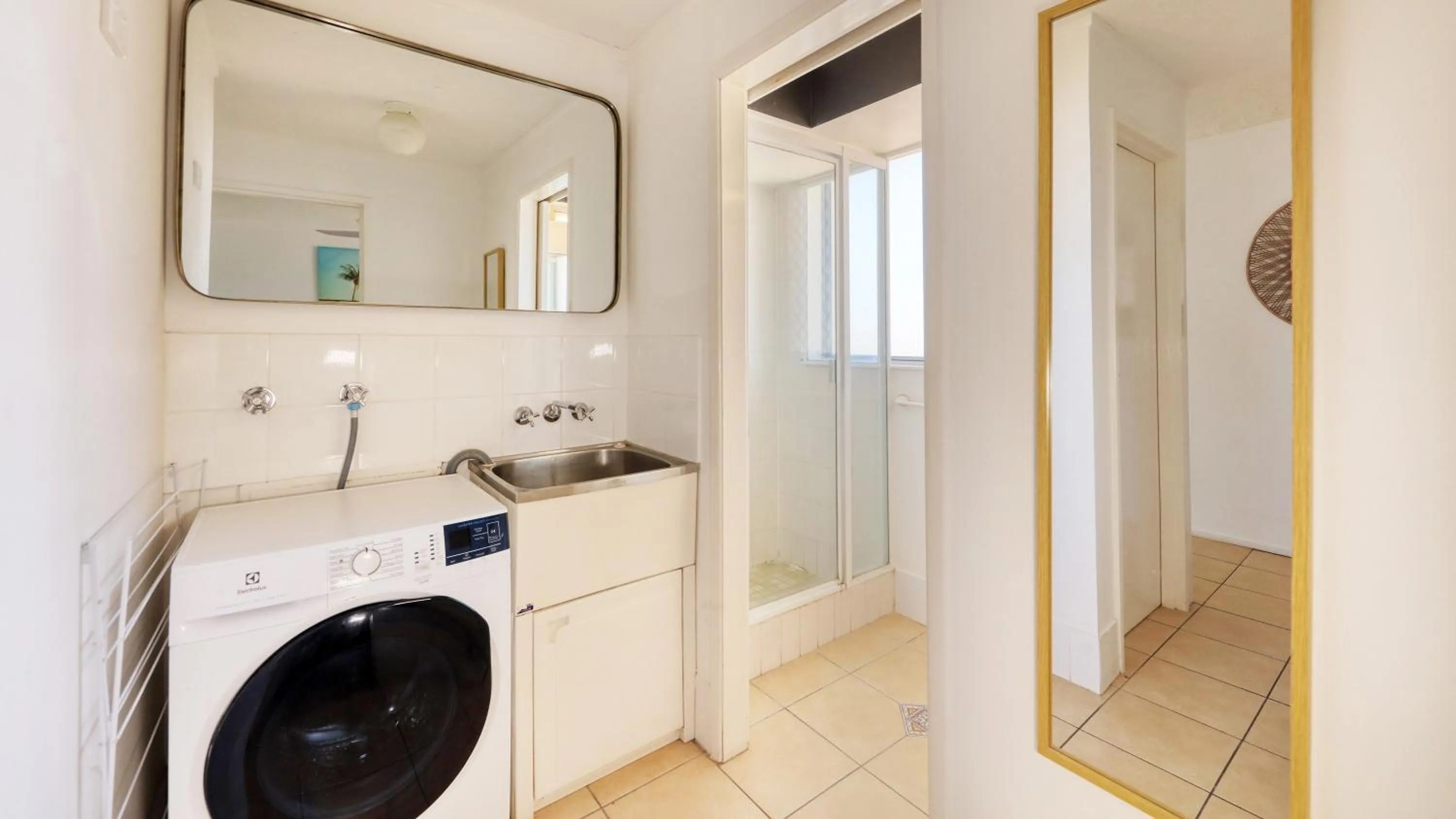 washing machine in Merrima Court Holidays