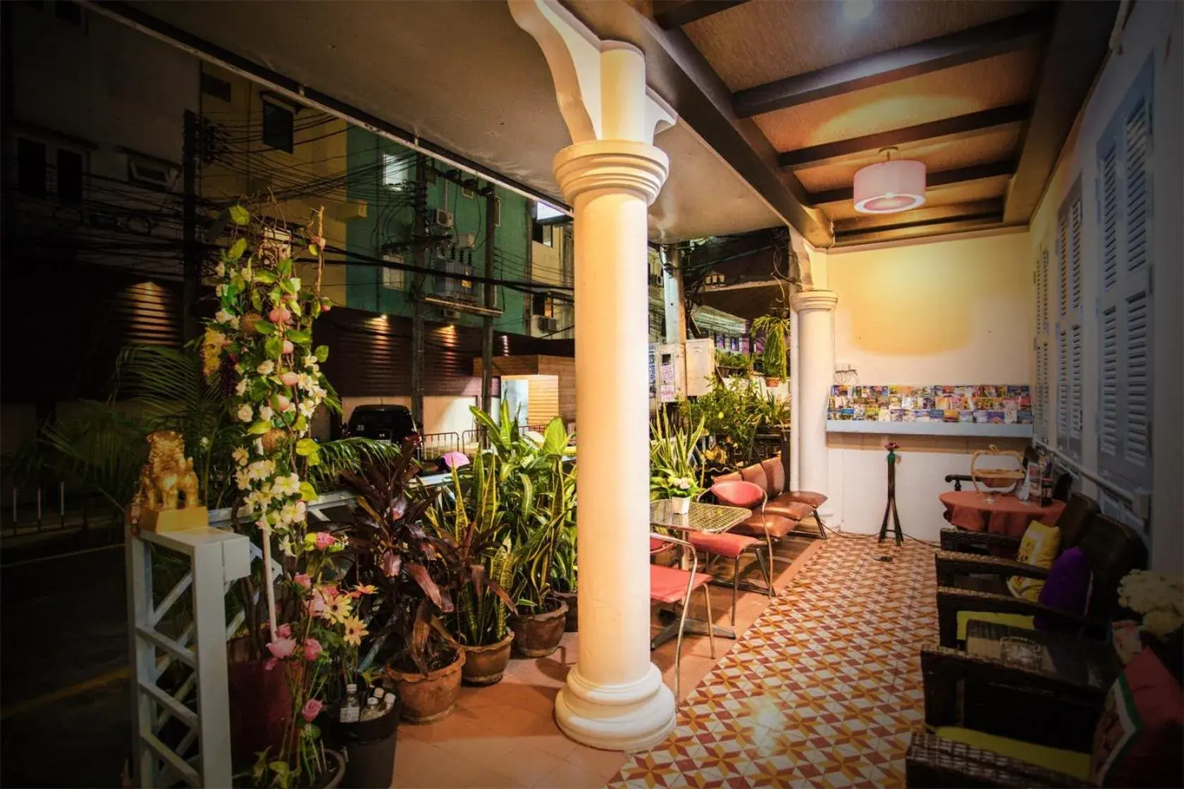 Lounge or bar in Sino House Patong Lounge or bar in Sino House Patong