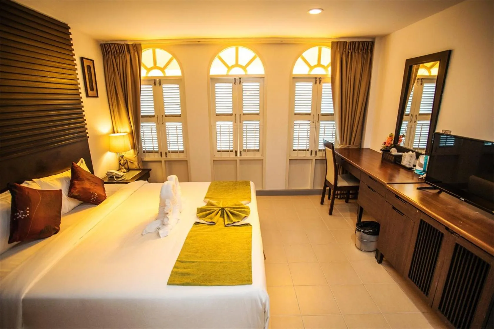 Photo of the whole room, Bed in Sino House Patong