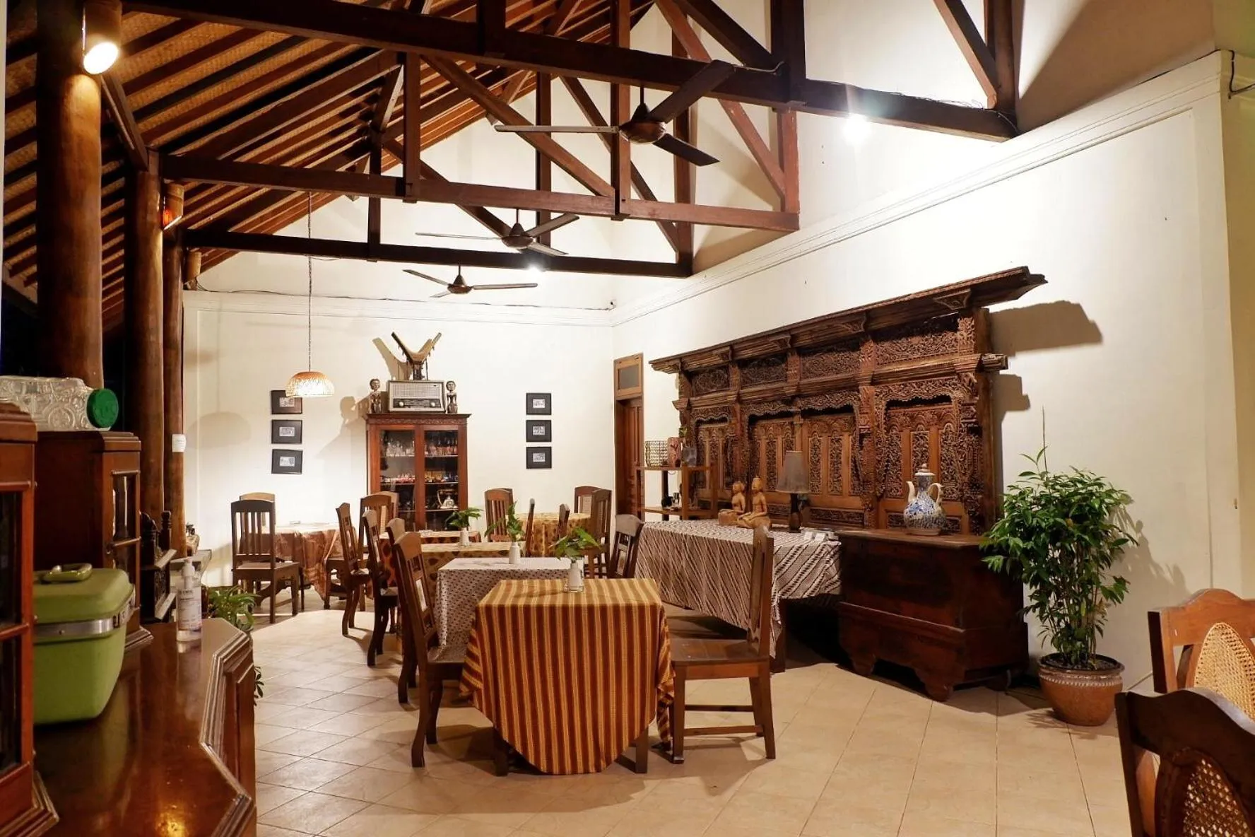 Restaurant/places to eat in Rumah Mertua Heritage