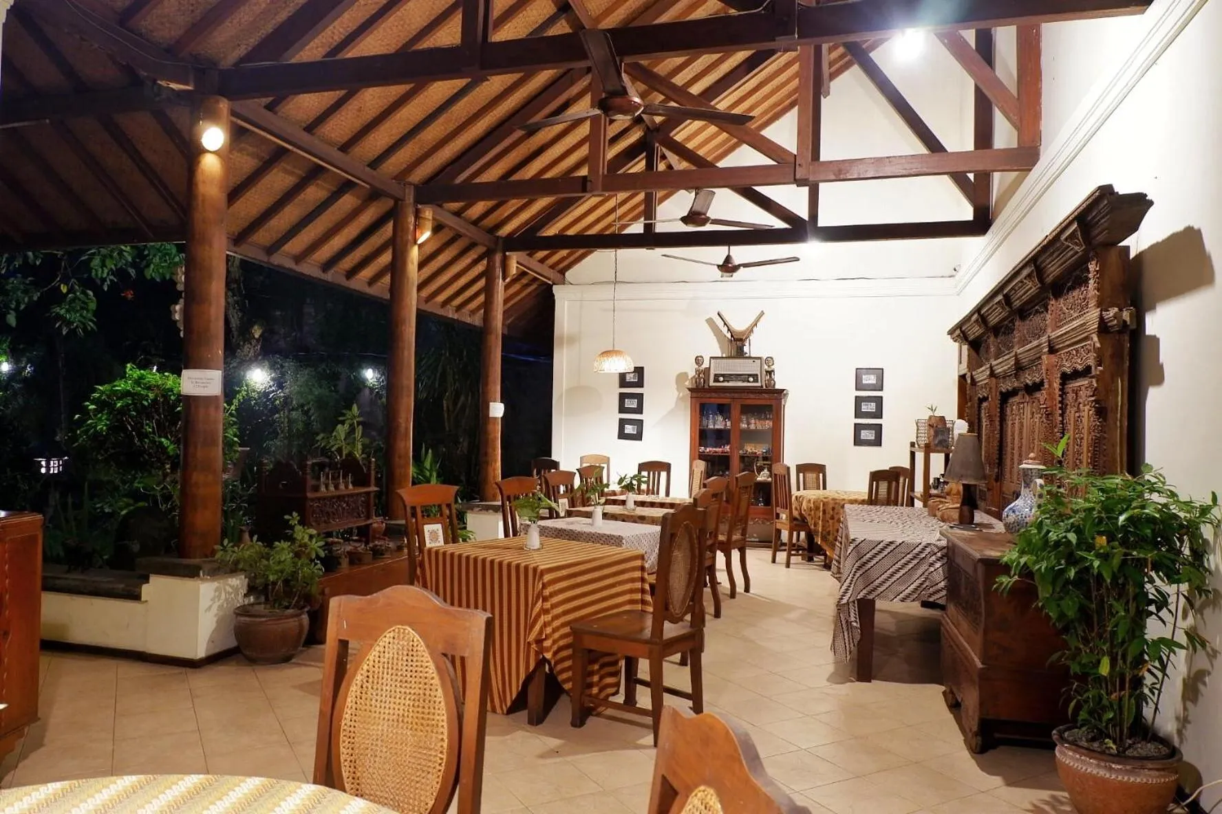 Restaurant/places to eat in Rumah Mertua Heritage