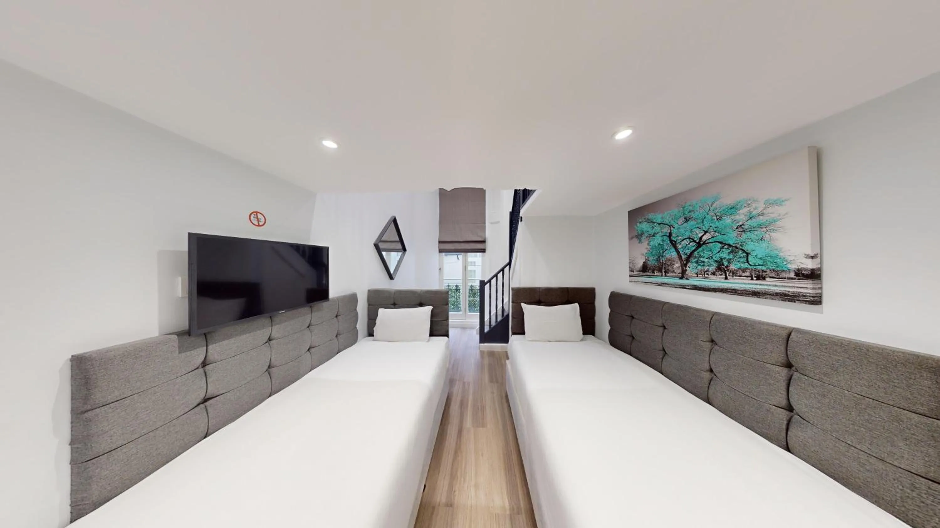 Quadruple Room with Private Bathroom in MSK Premium