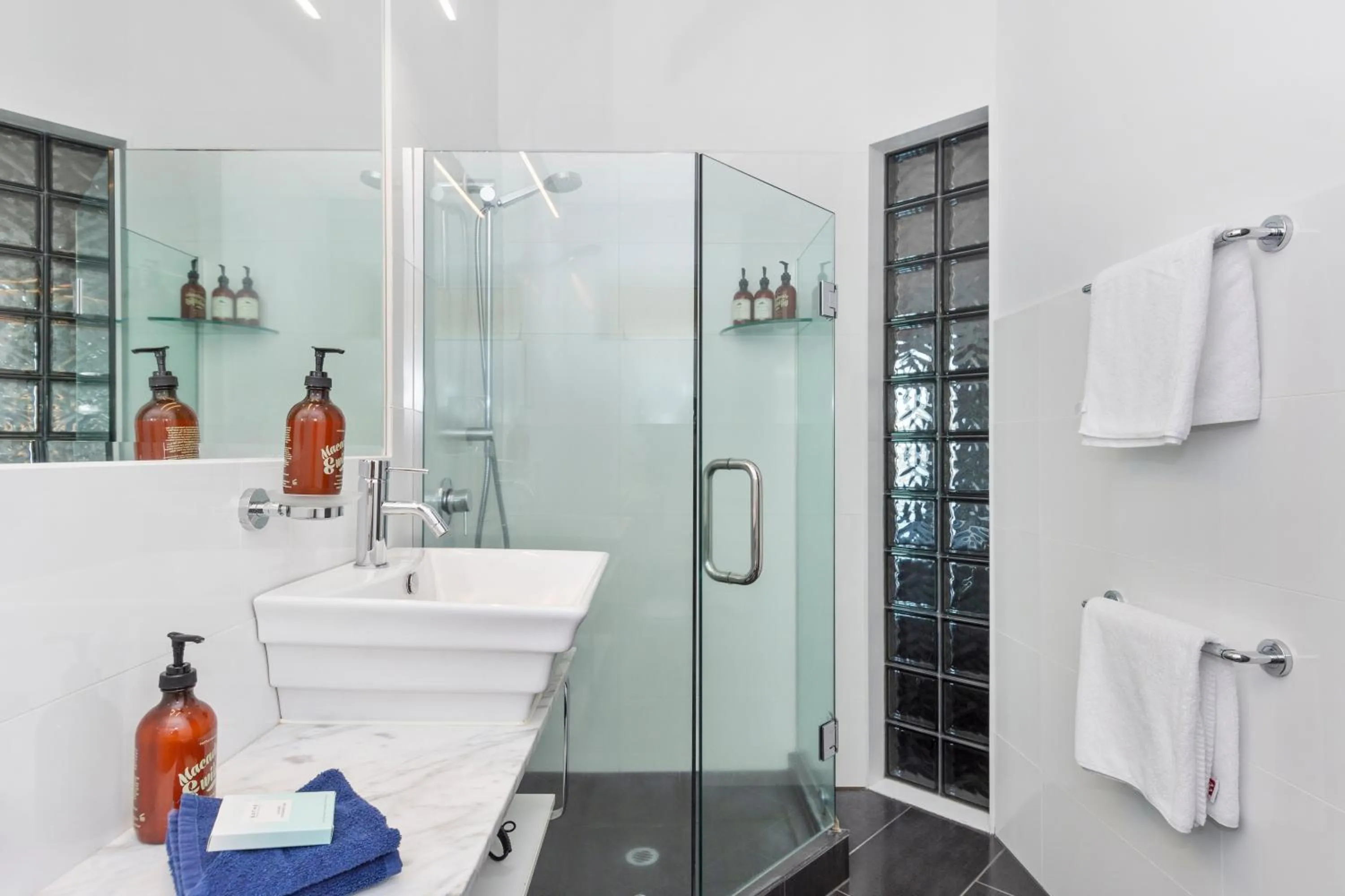 Bathroom in The Tauranga on the Waterfront