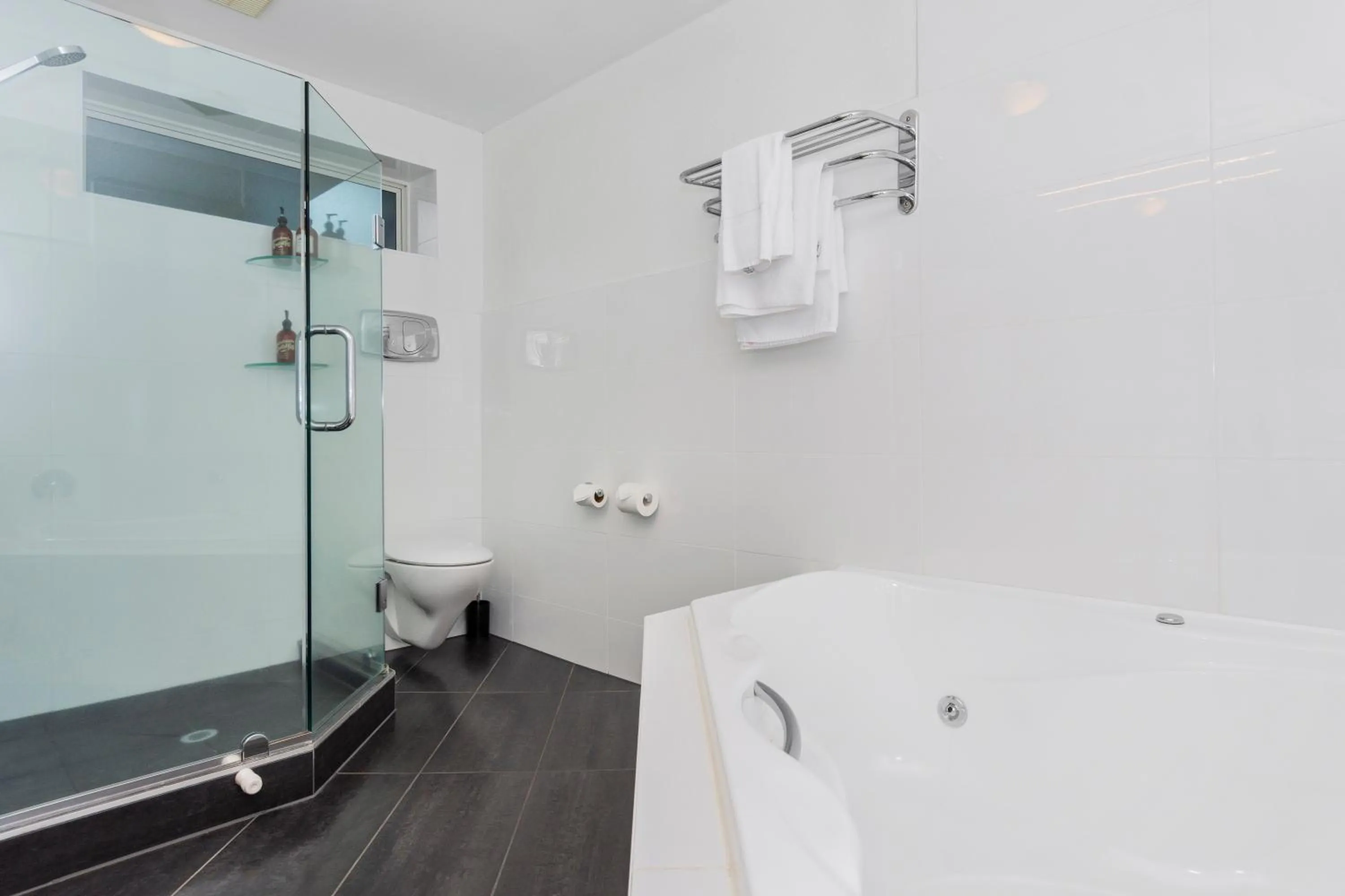 Bathroom in The Tauranga on the Waterfront