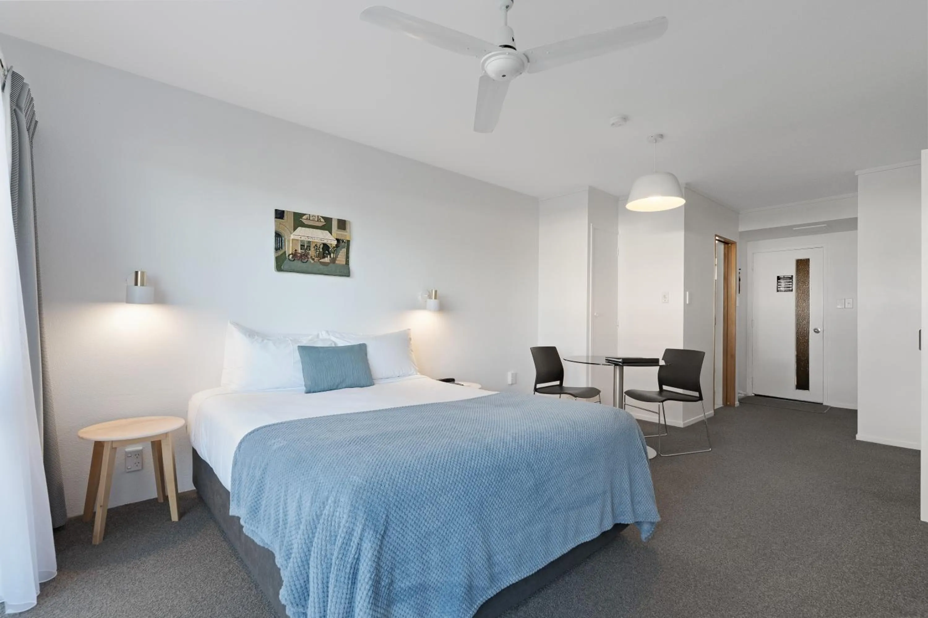 Photo of the whole room, Bed in The Tauranga on the Waterfront
