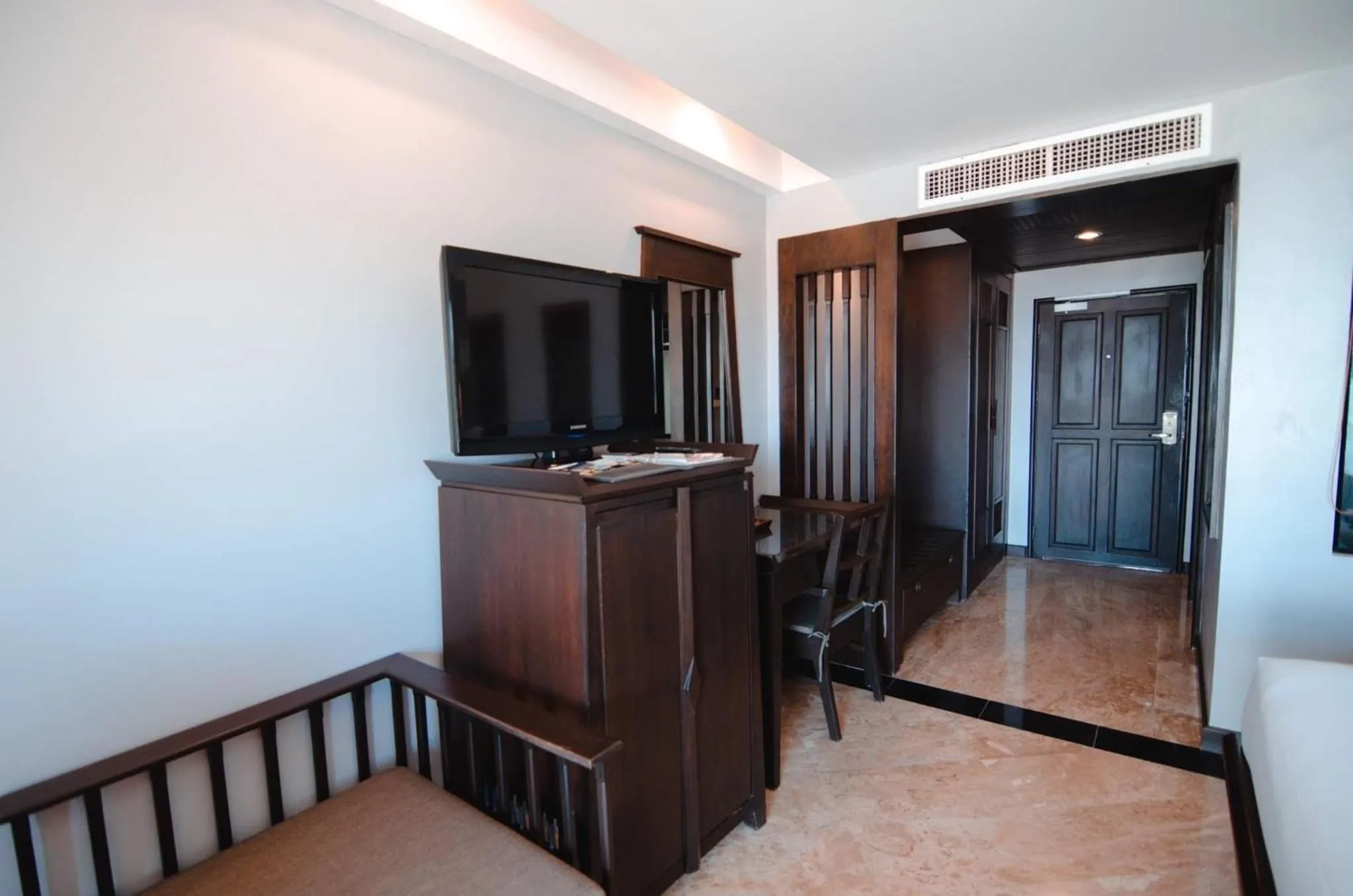 TV and multimedia in C & N Resort and Spa - SHA Extra Plus