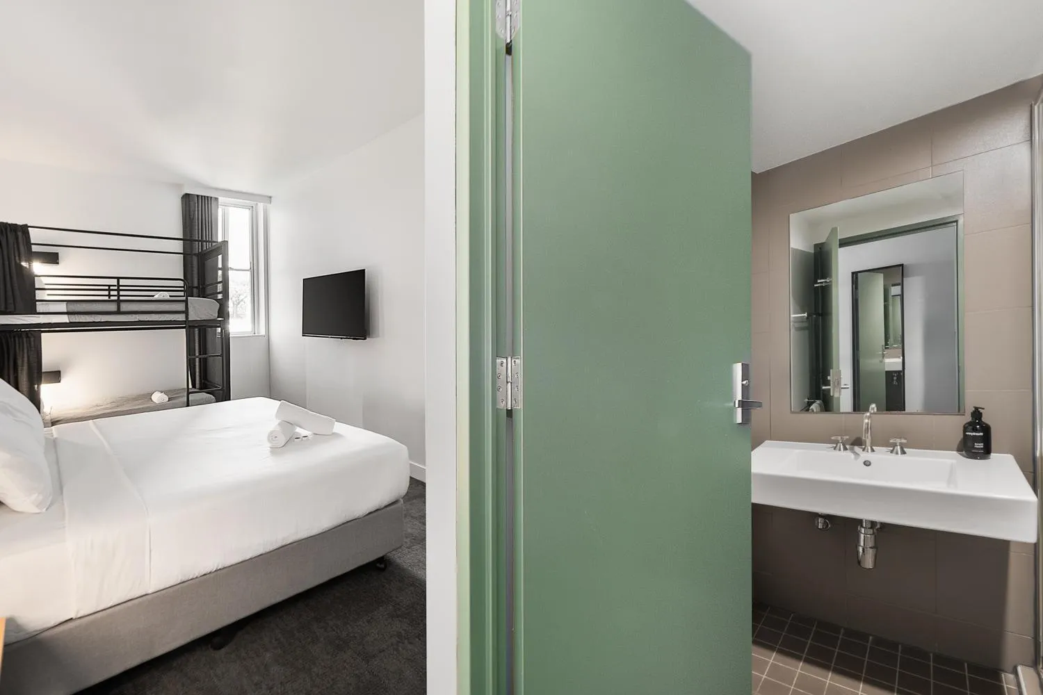 Bed in YHA Sydney Harbour