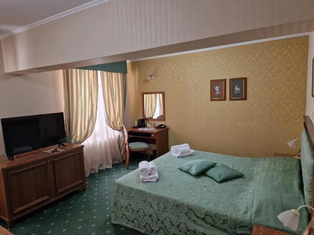 Deluxe Double Room in Danube Hotel & Spa Deluxe Double Room in Danube Hotel & Spa