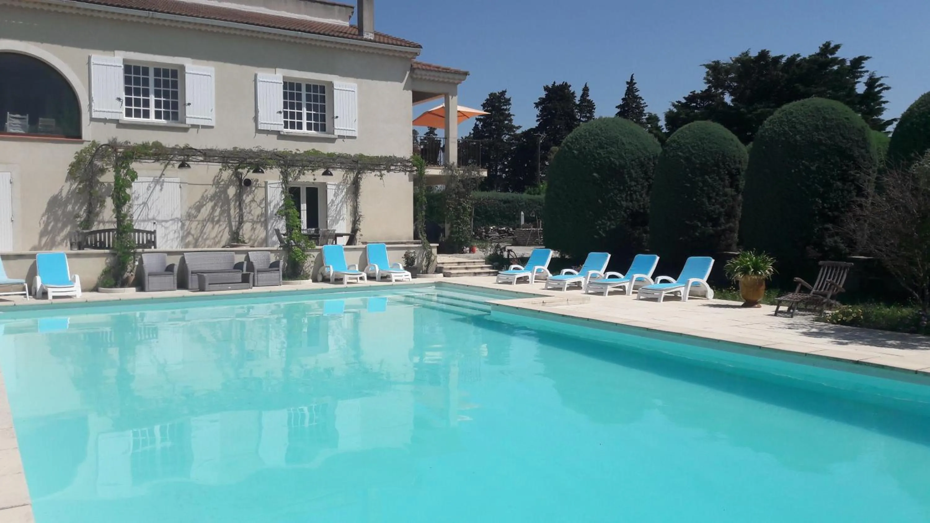 Pool view in Le clos des vergers