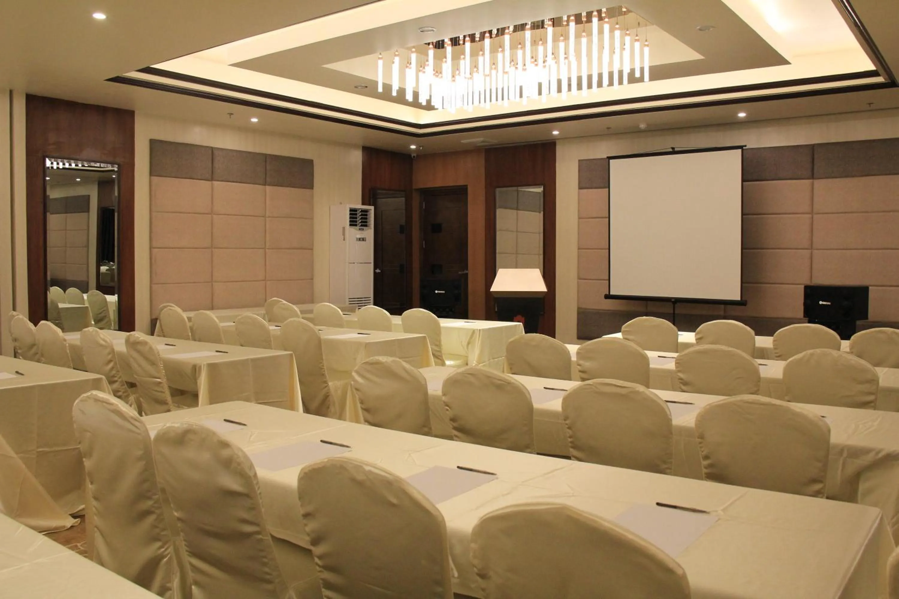 Meeting/conference room in Savannah Resort Hotel