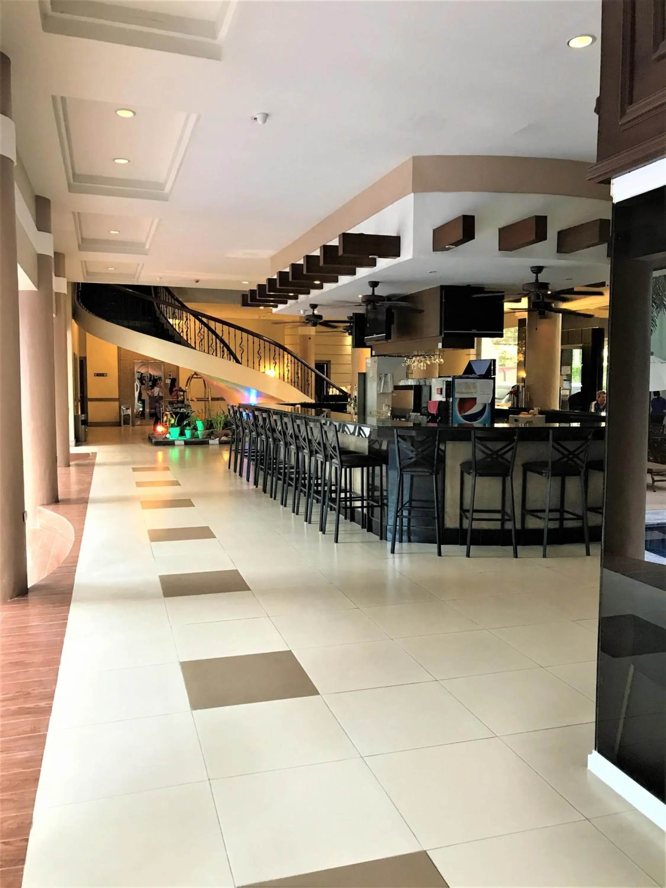 Restaurant/places to eat in Savannah Resort Hotel