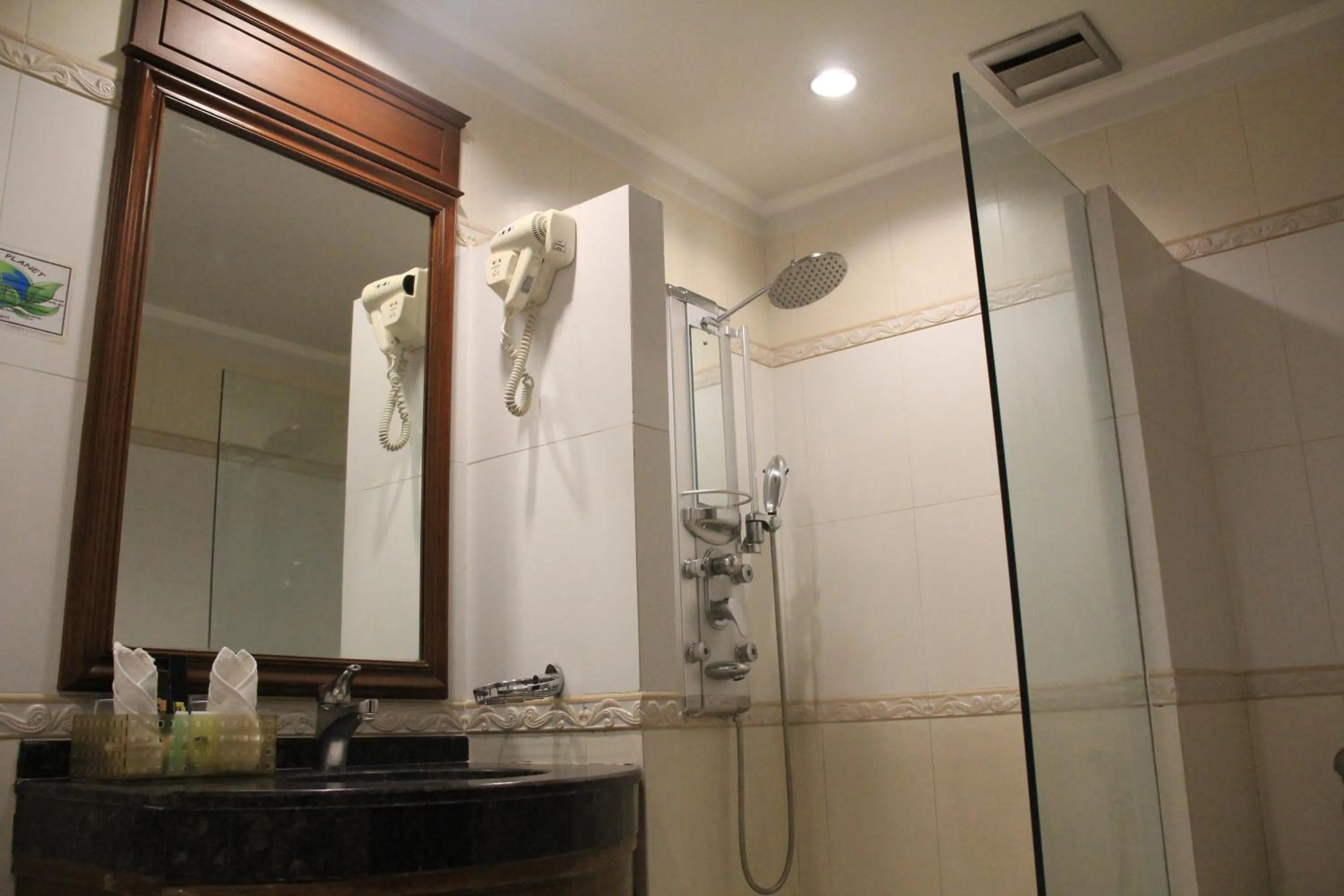 Shower in Savannah Resort Hotel