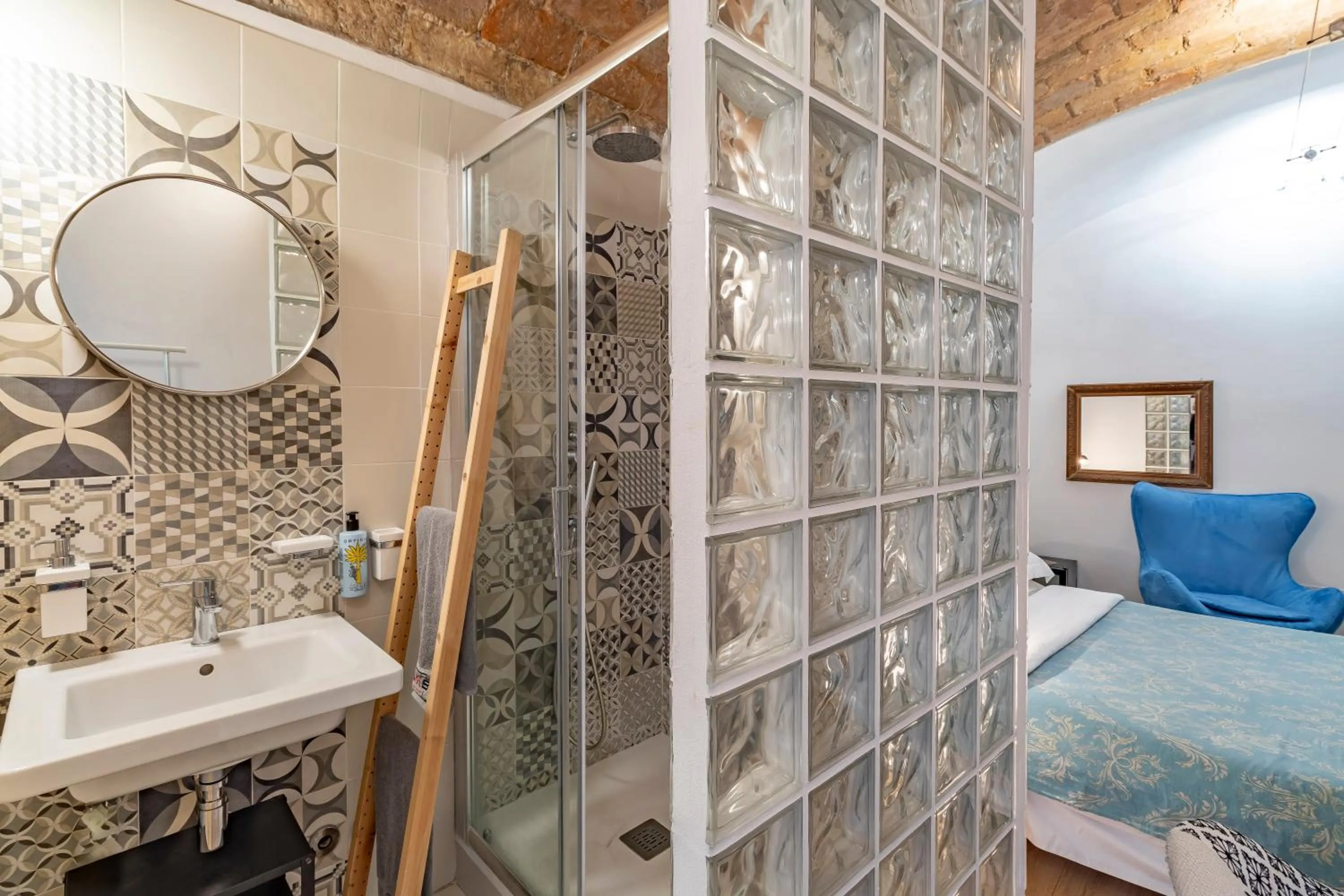 Bathroom, Bed in DAB Guest House