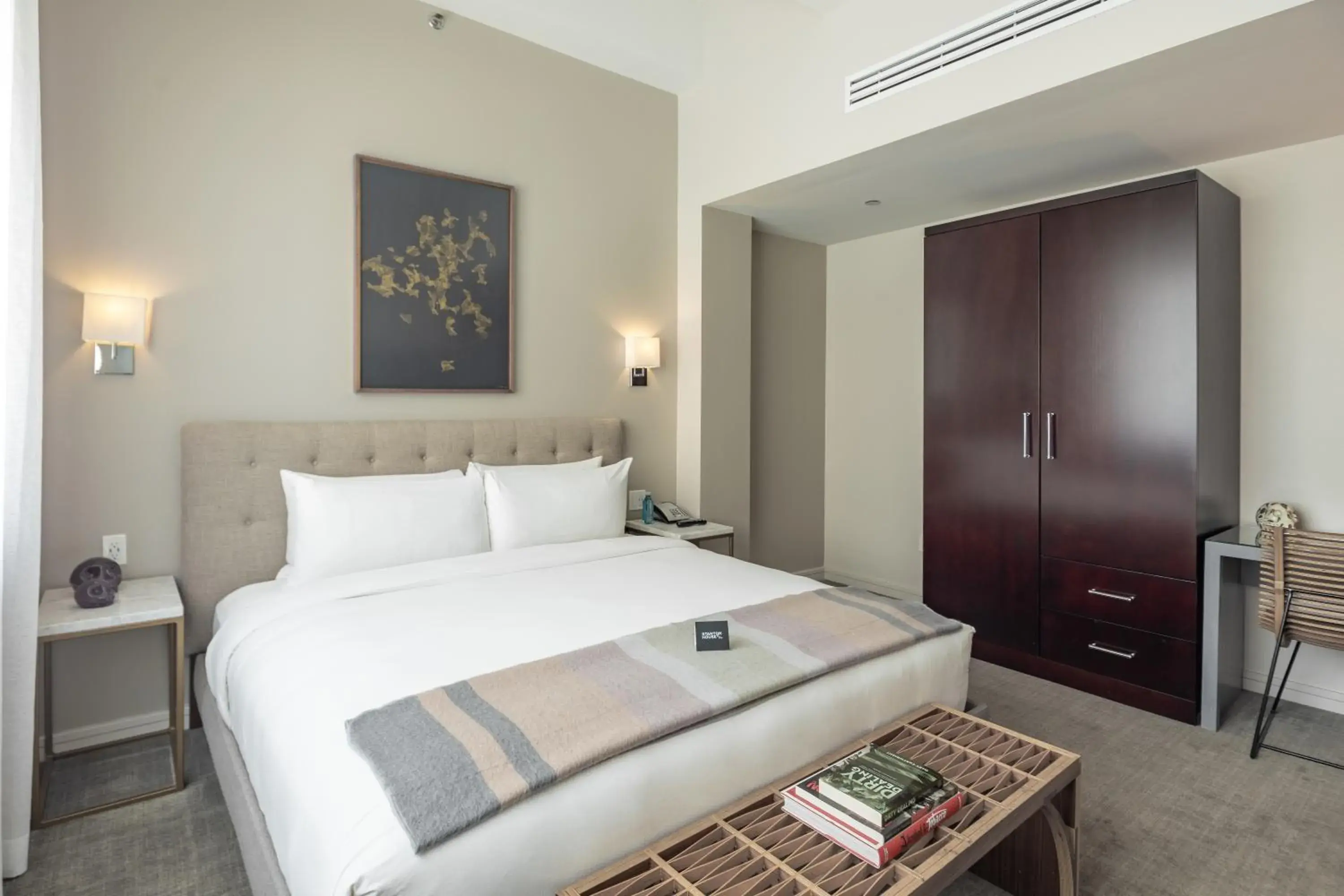 Superior Queen Room in Stanton House El Paso Superior Queen Room in Stanton House El Paso