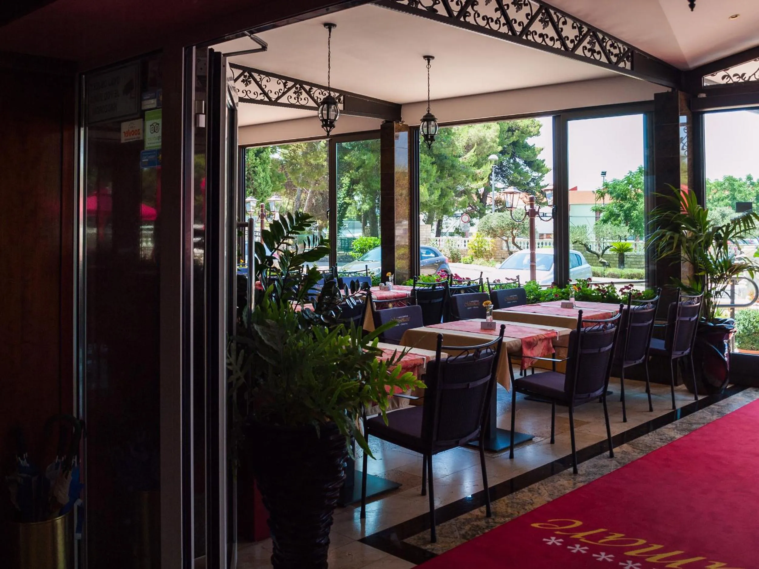 Restaurant/places to eat in Hotel Miramare