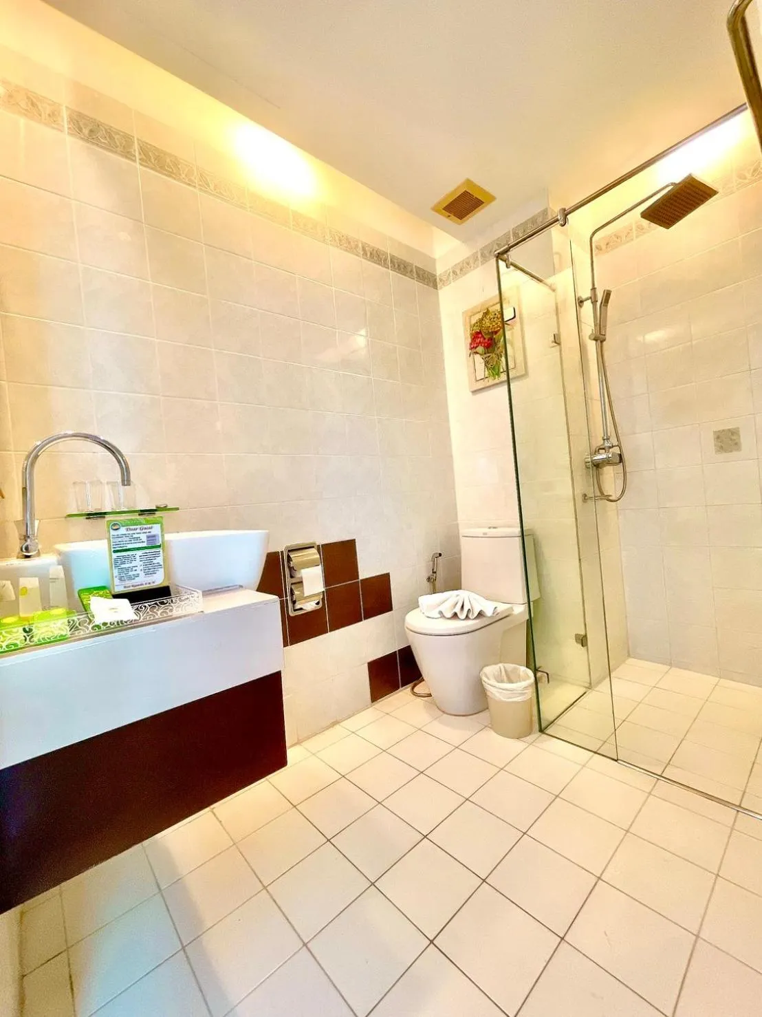 Bathroom in C &amp; N Hotel Patong, Phuket