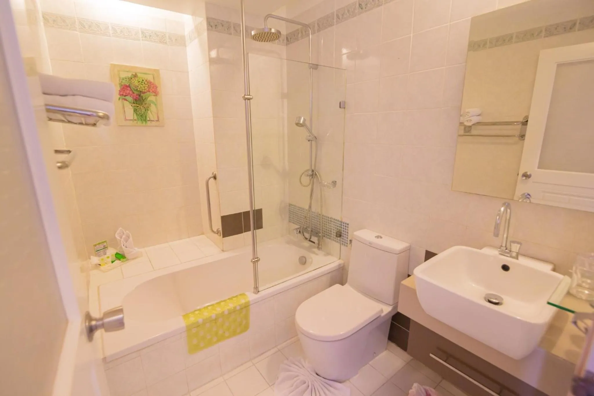 Bathroom in C &amp; N Hotel Patong, Phuket