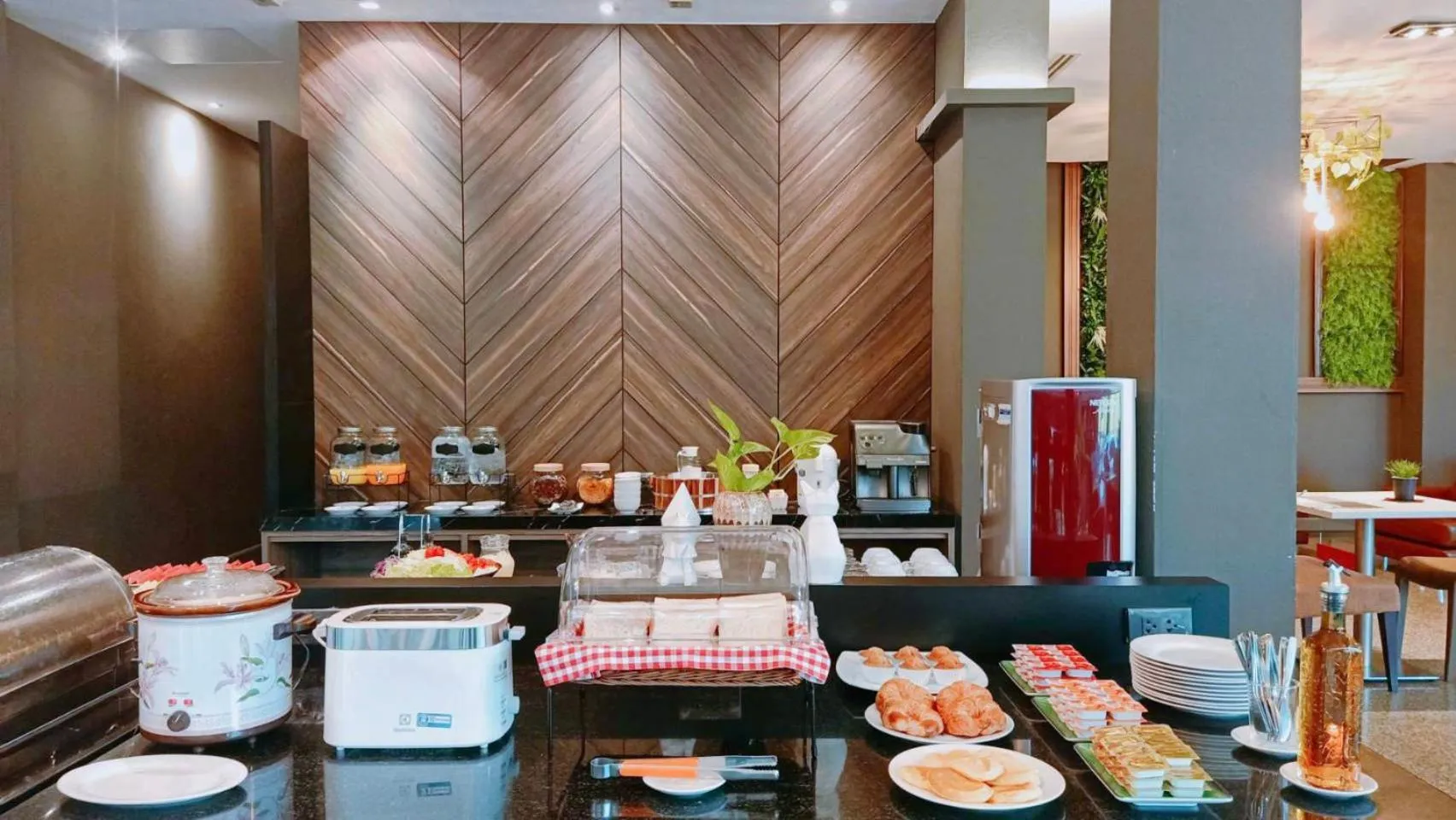 C & N Hotel Patong, Phuket