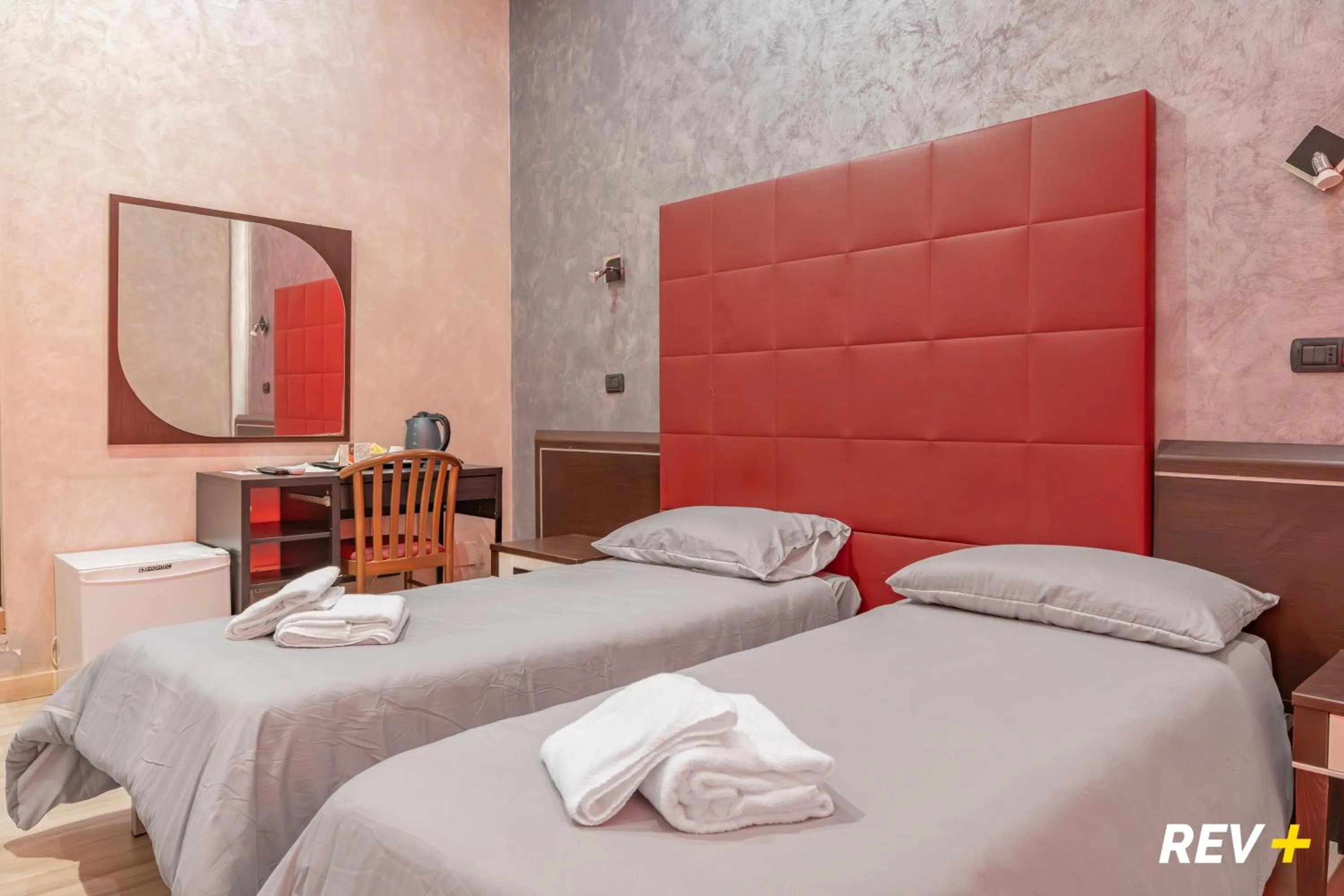 Bedroom, Bed in New Inn