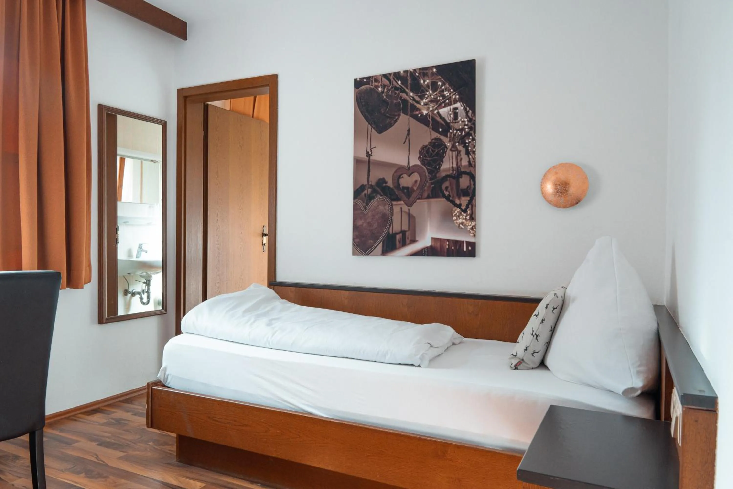 Bed in Gästehaus - Kipfenberg