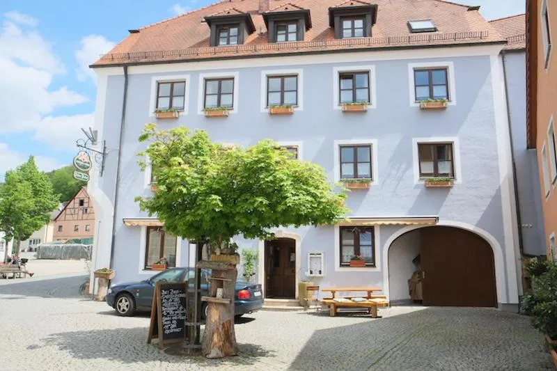 Facade/entrance in Gästehaus - Kipfenberg