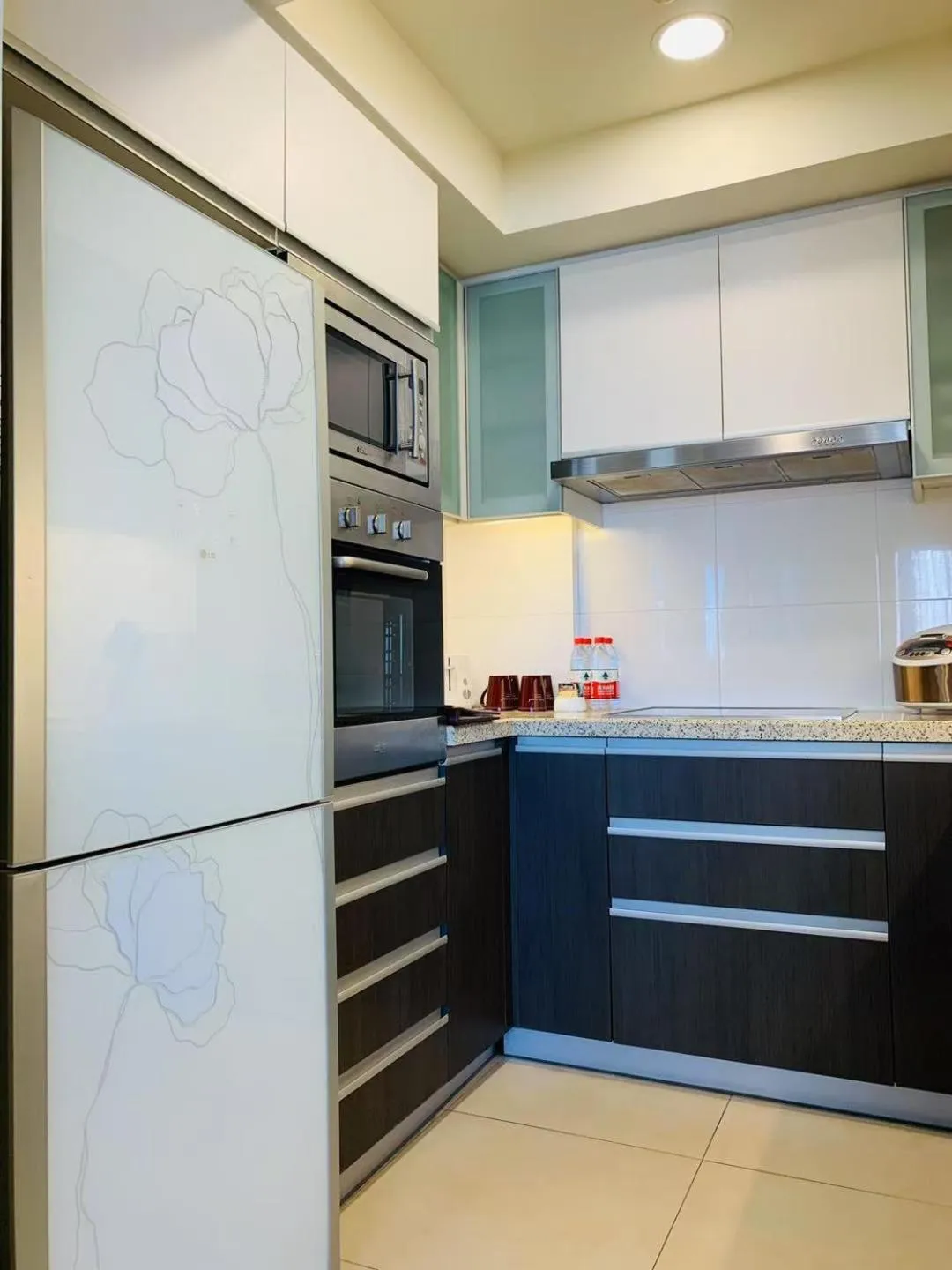 Kitchen or kitchenette in Oakwood Residence Shanghai