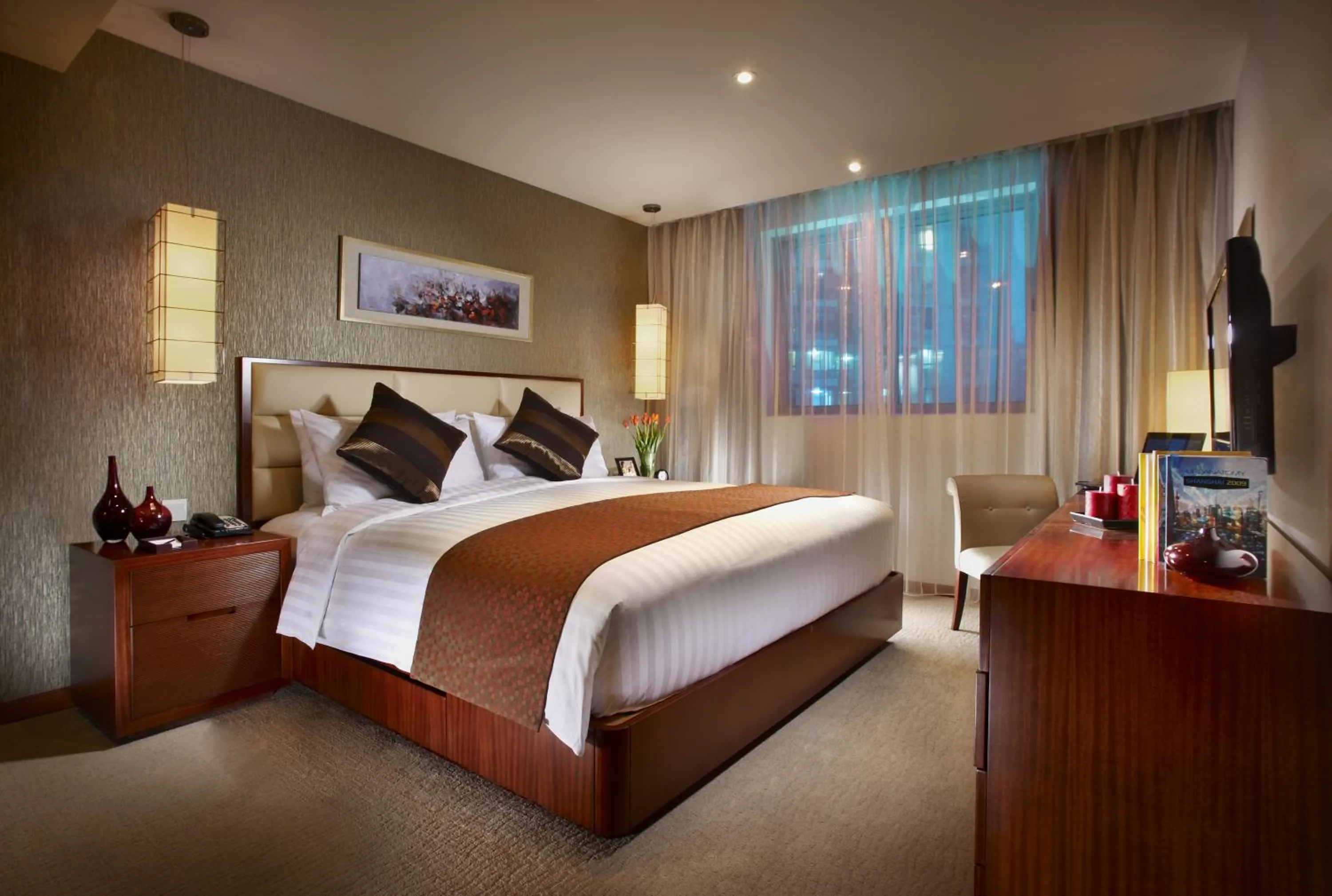 Bedroom, Bed in Oakwood Residence Shanghai