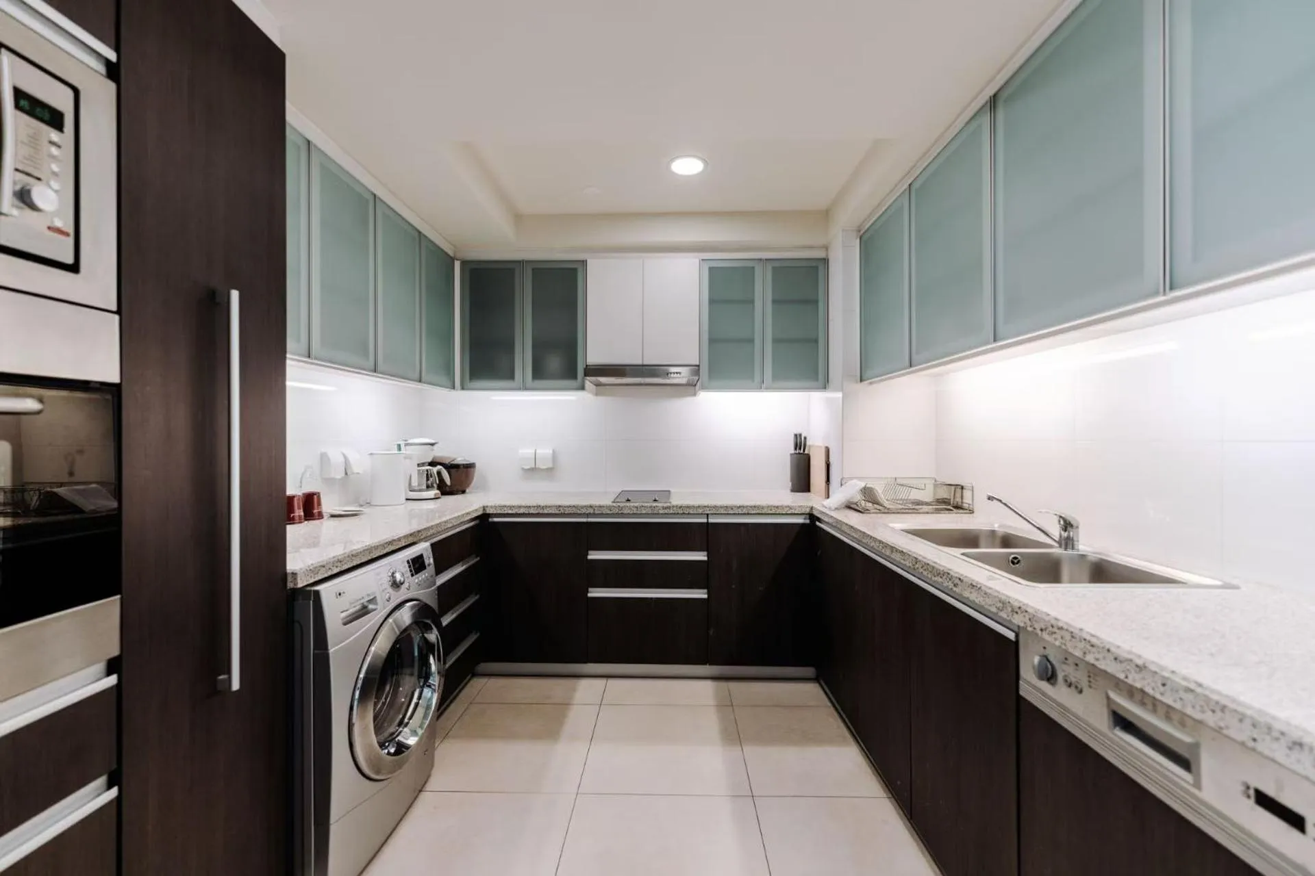 Coffee/tea facilities in Oakwood Residence Shanghai