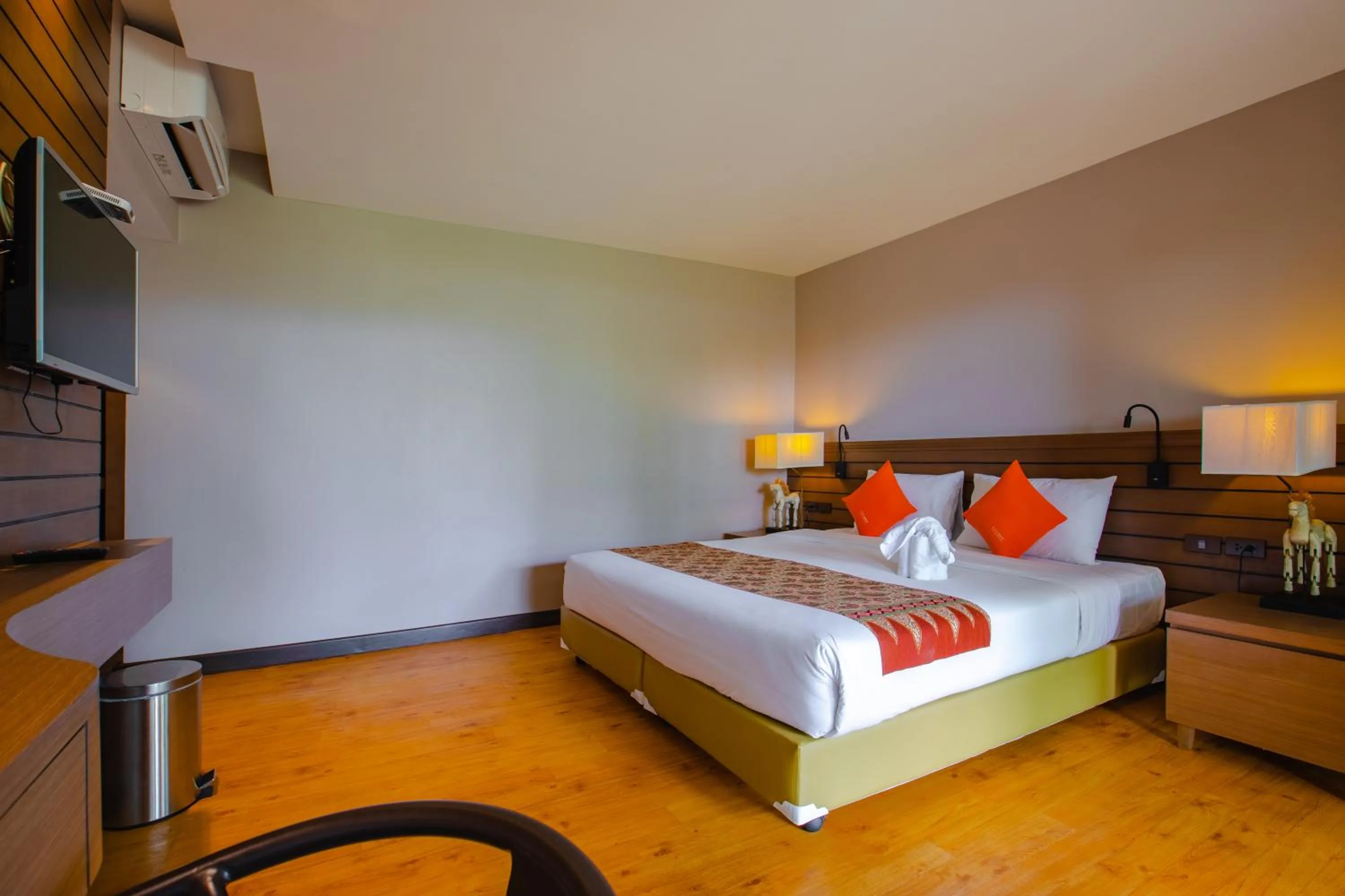 Bed in C&N Kho Khao Beach Resort - SHA Plus