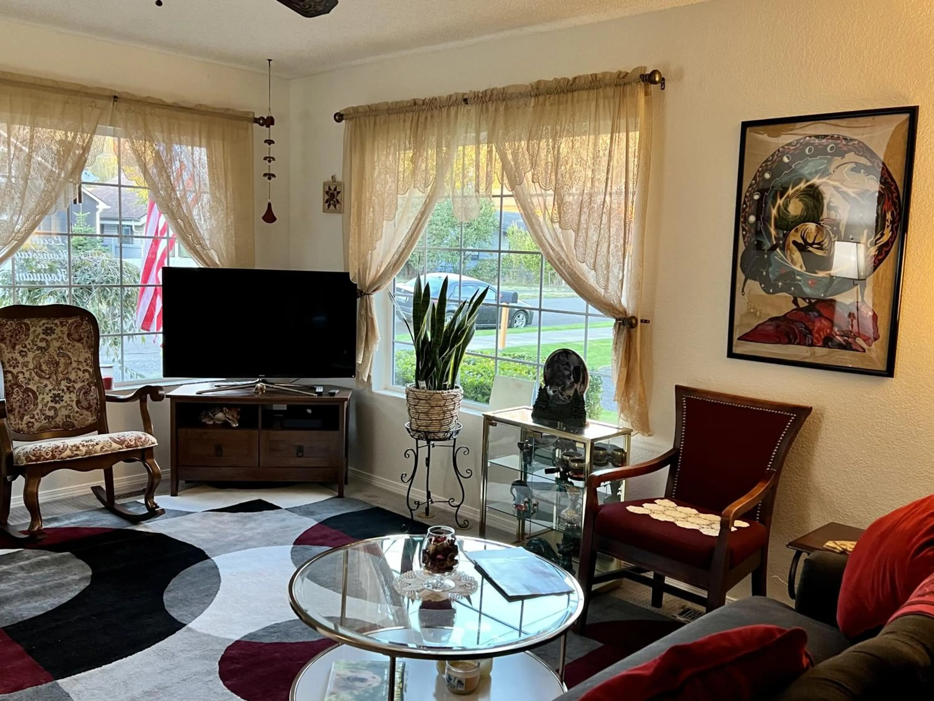 Communal lounge/ TV room in Leah's Homestay in Hoquiam