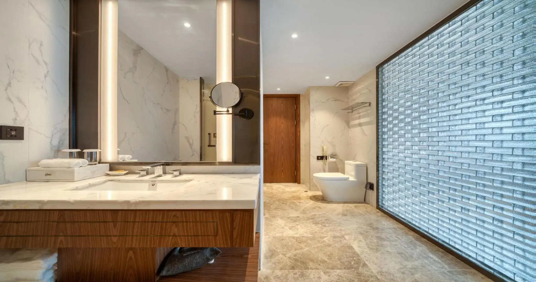 Deluxe Double Room with Bath in Sanyu Hotel Deluxe Double Room with Bath in Sanyu Hotel