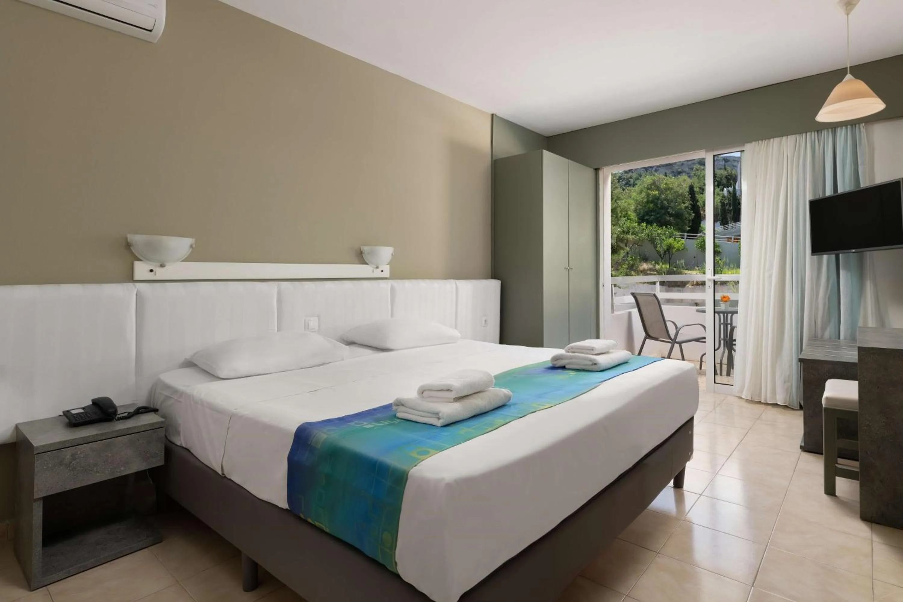 Bedroom, Bed in Lito Hotel