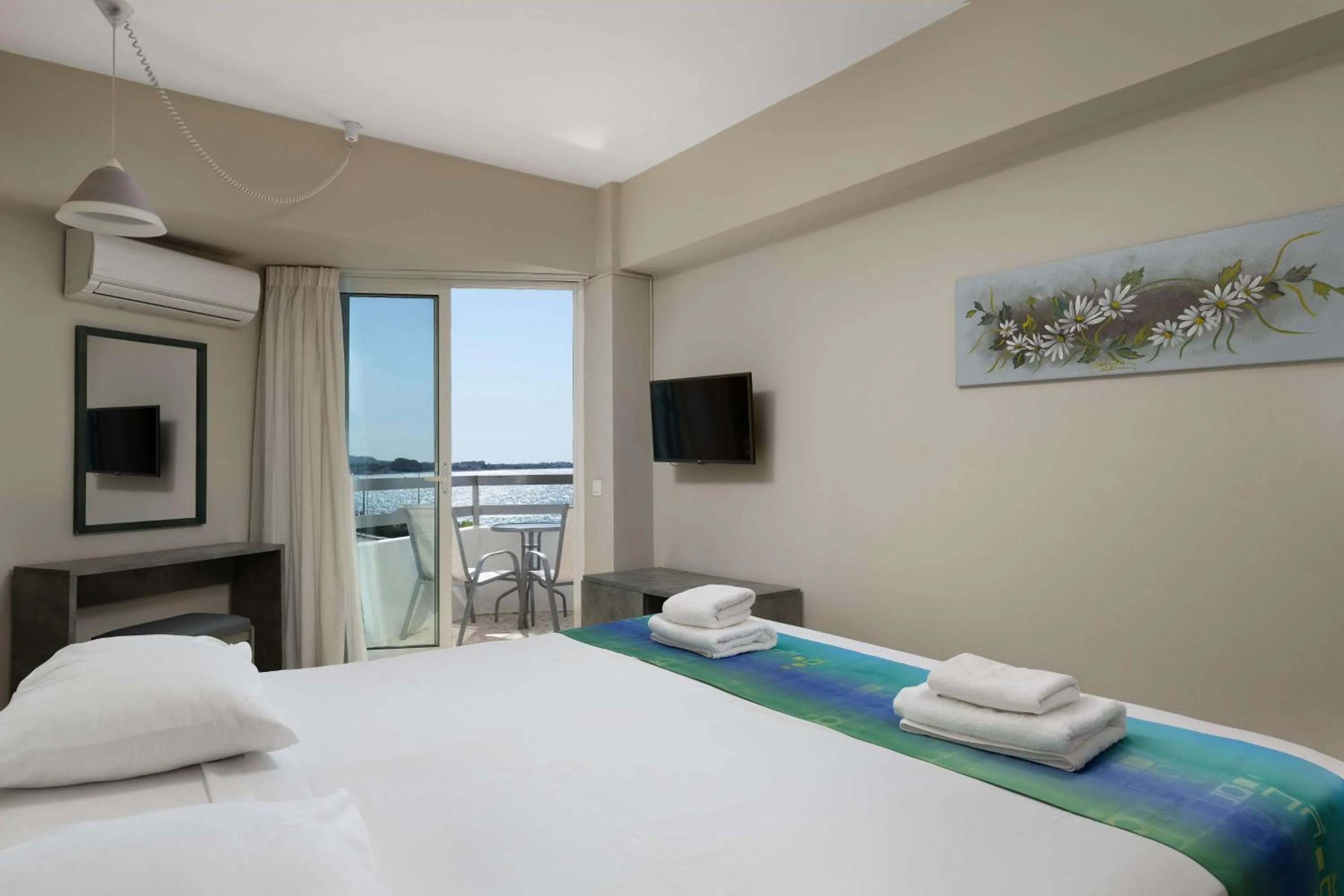 Bedroom, Bed in Lito Hotel