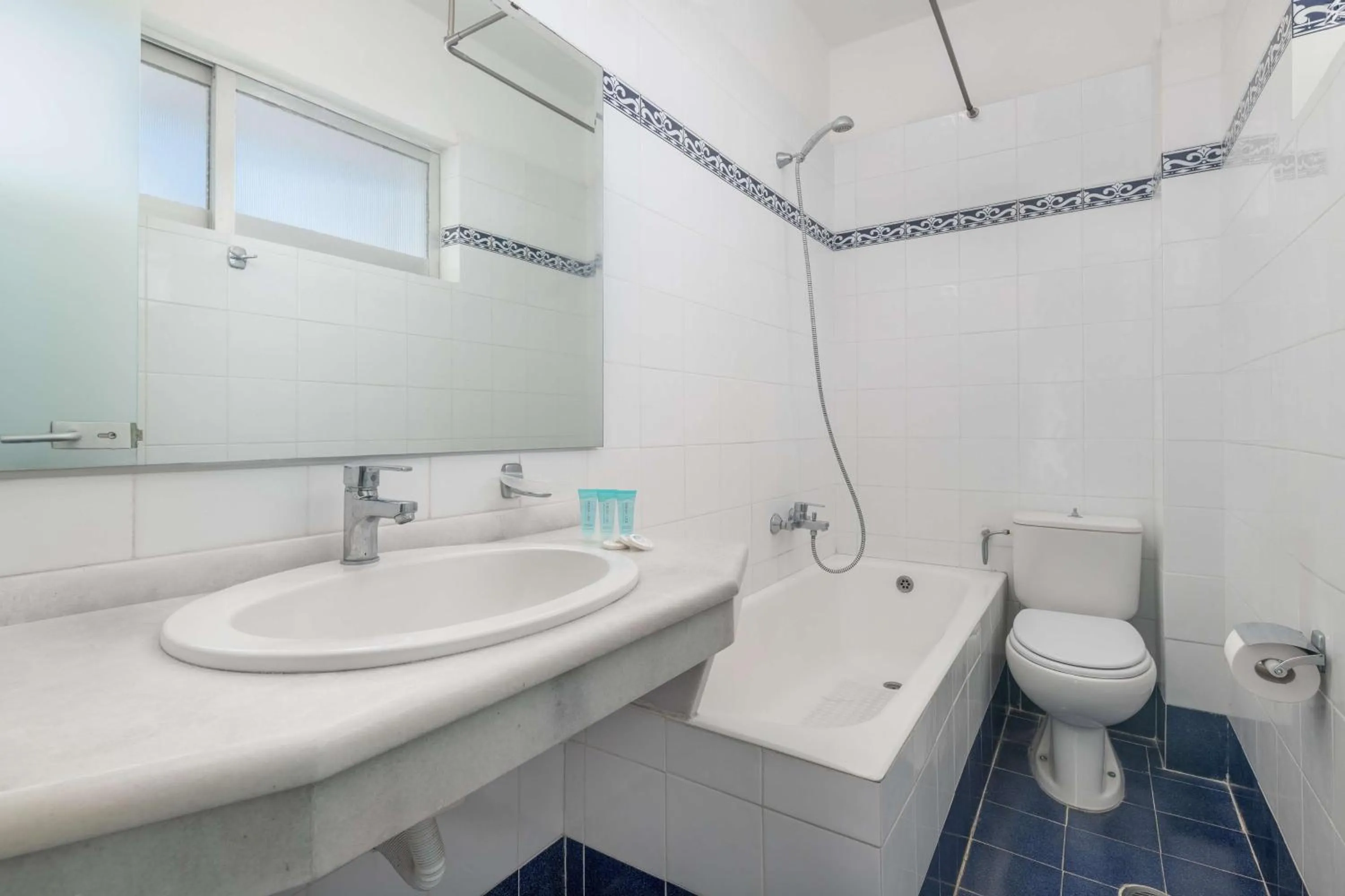 Bathroom in Lito Hotel