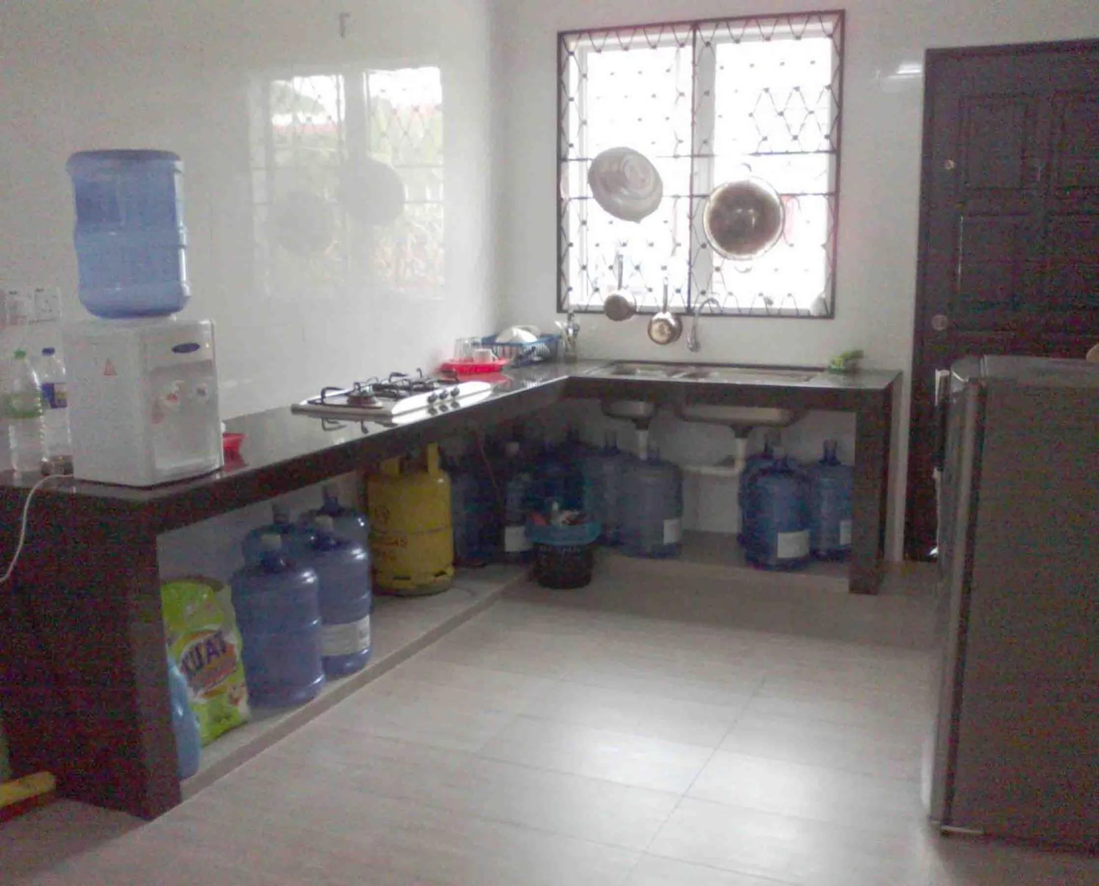 Communal kitchen in Pan Homestay