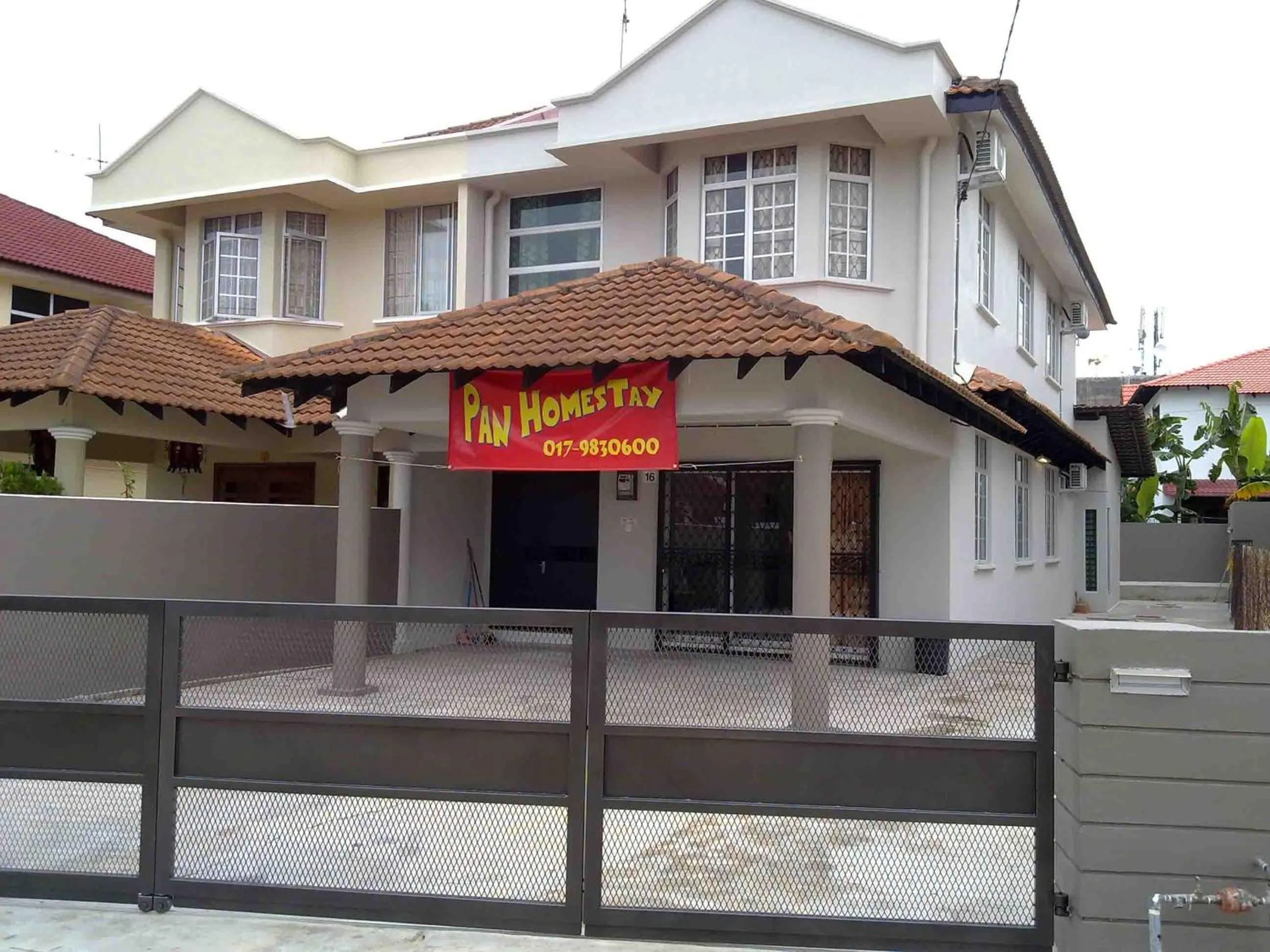 Facade/entrance in Pan Homestay
