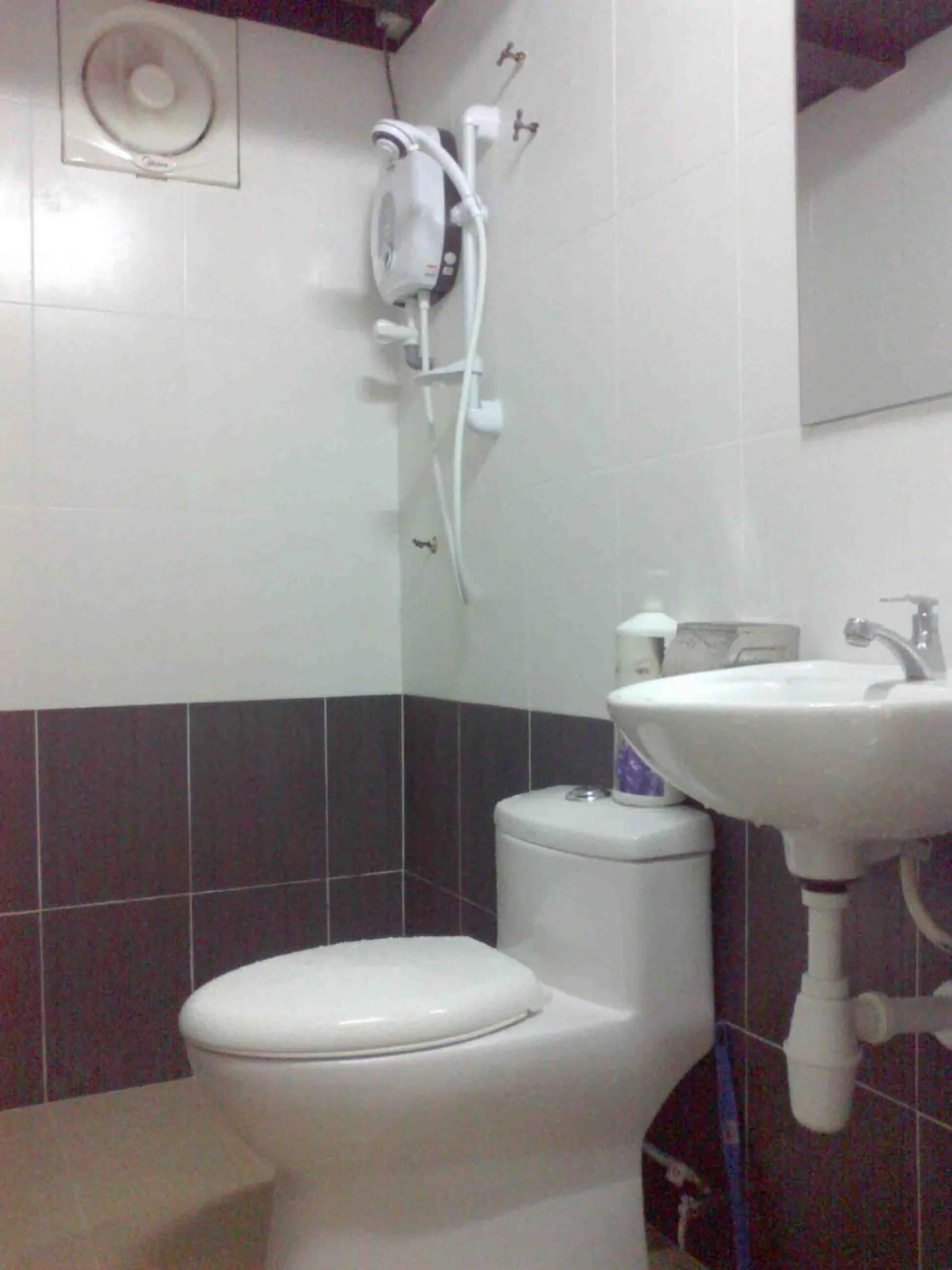 Bathroom in Pan Homestay