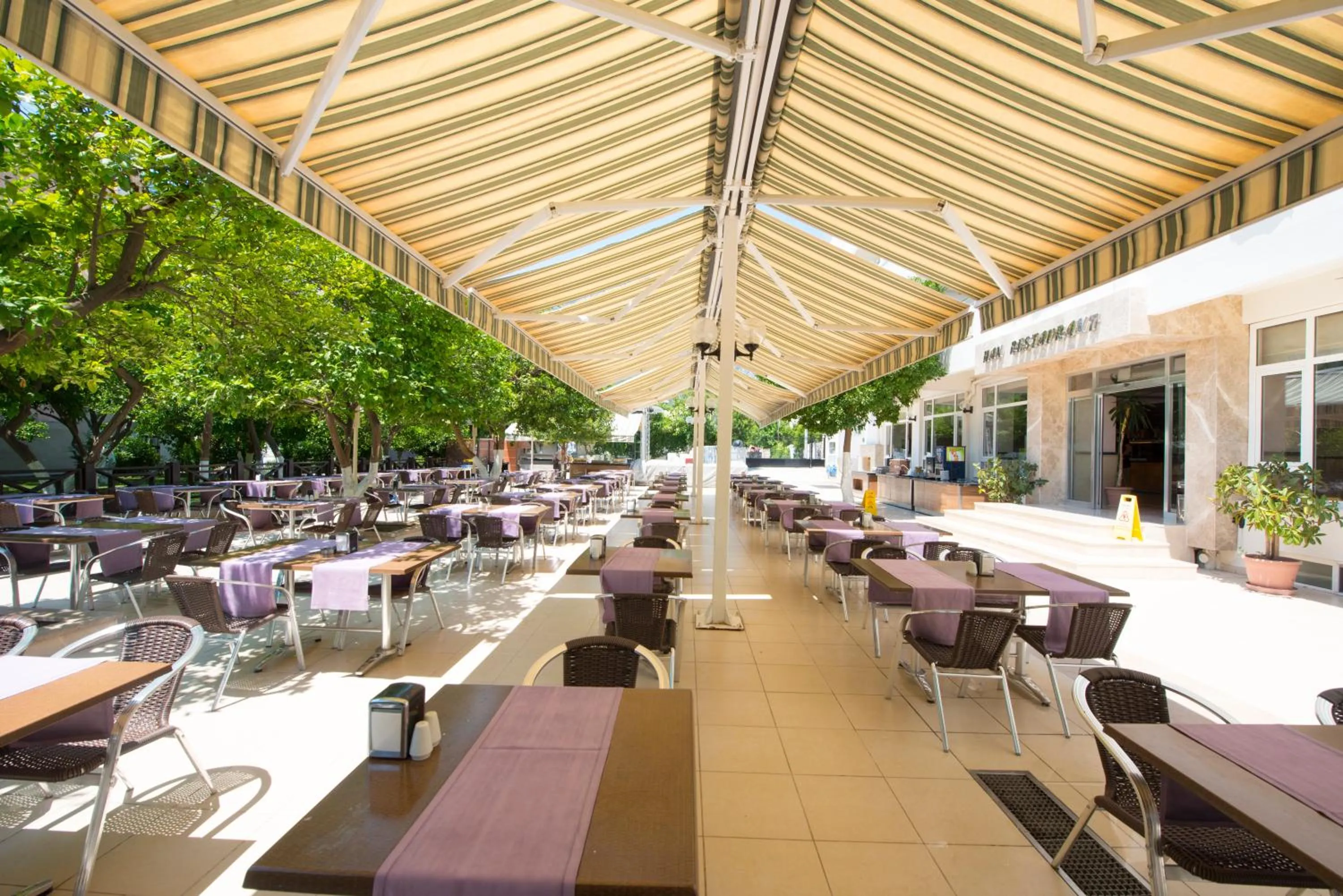 Restaurant/places to eat in Selcukhan Hotel