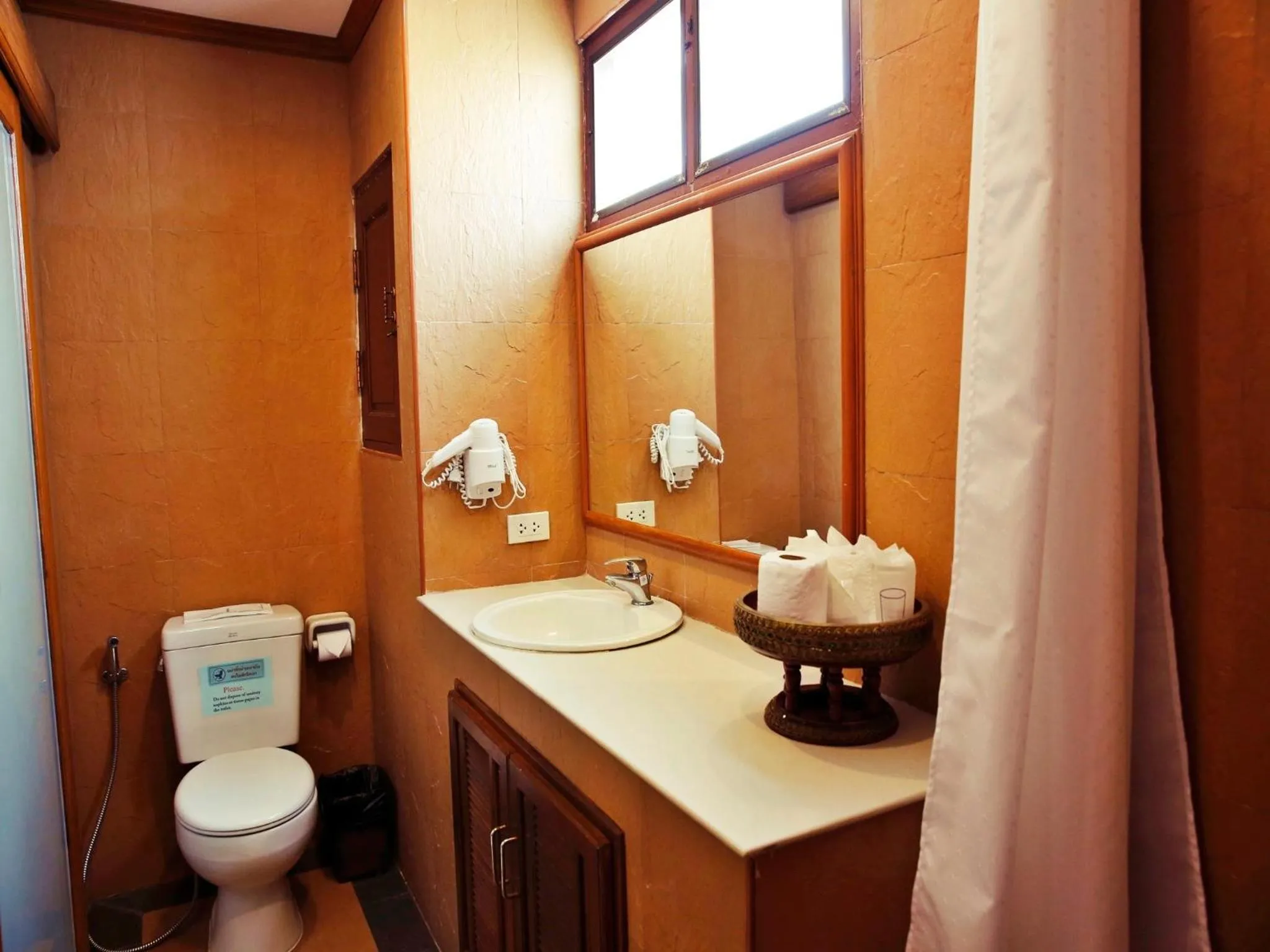 Toilet in Baan SS Karon