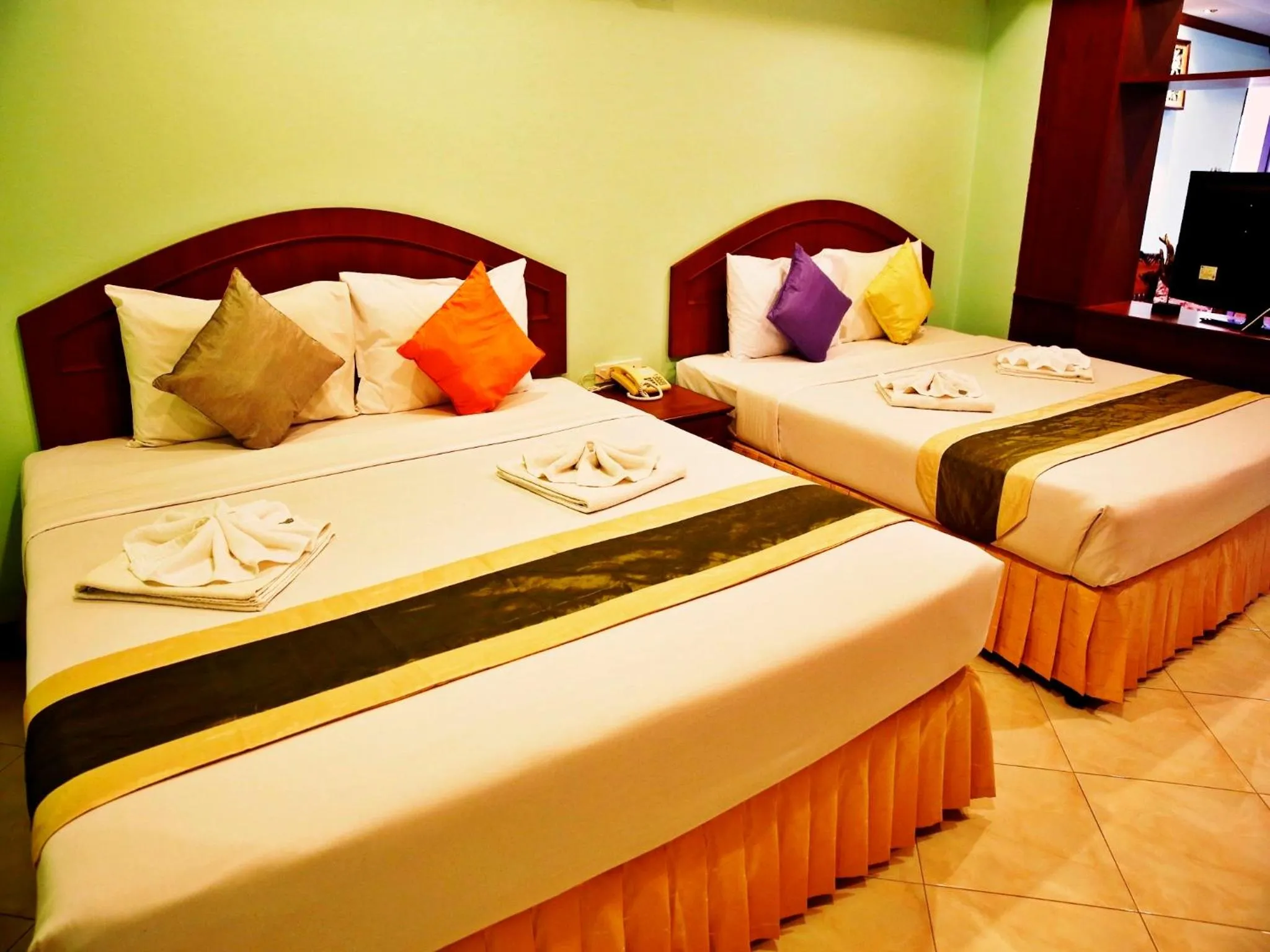 Property building, Bed in Baan SS Karon