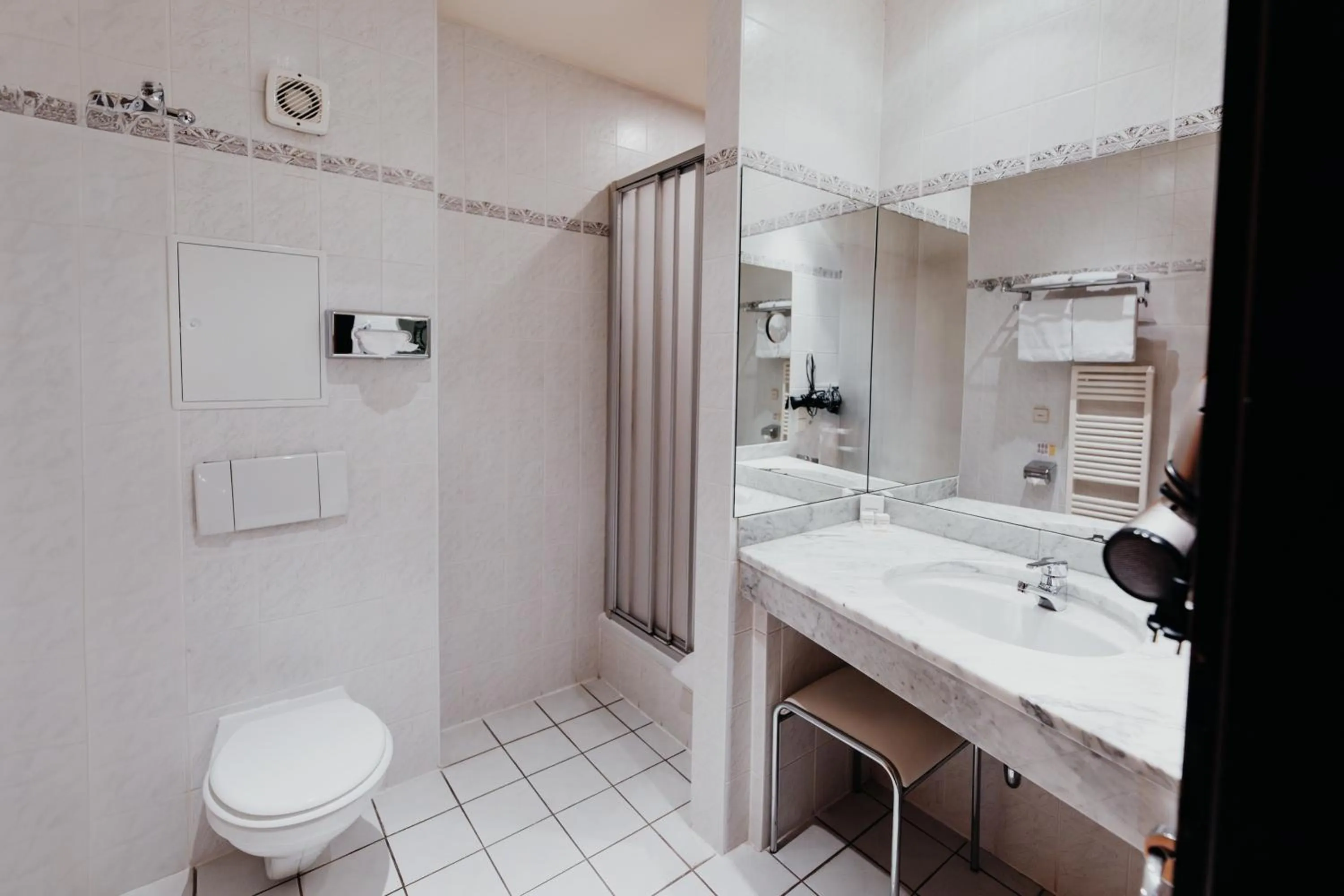 Shower in Sonnenhotel Hoher Hahn