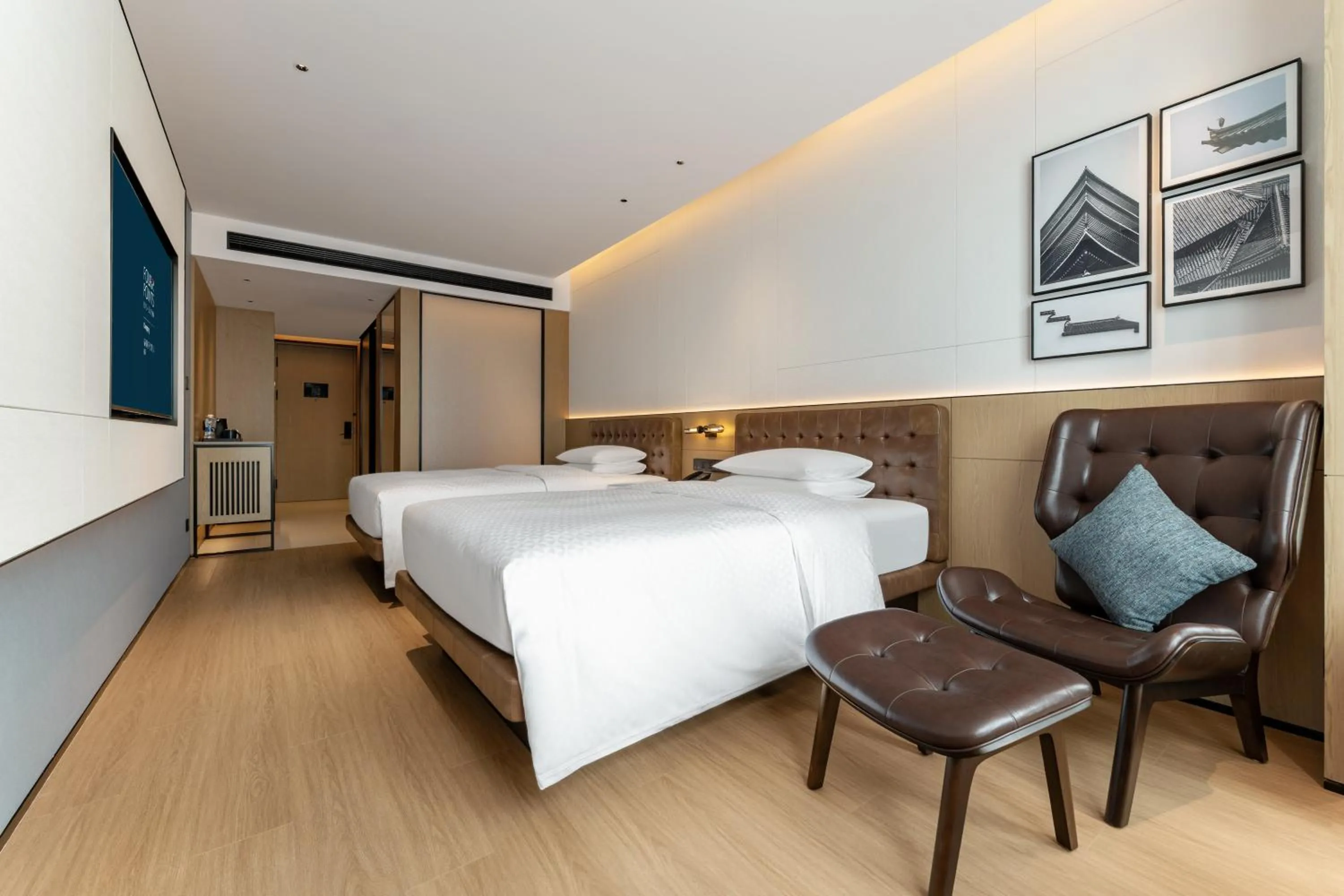 Bed in Four Points by Sheraton Chongqing