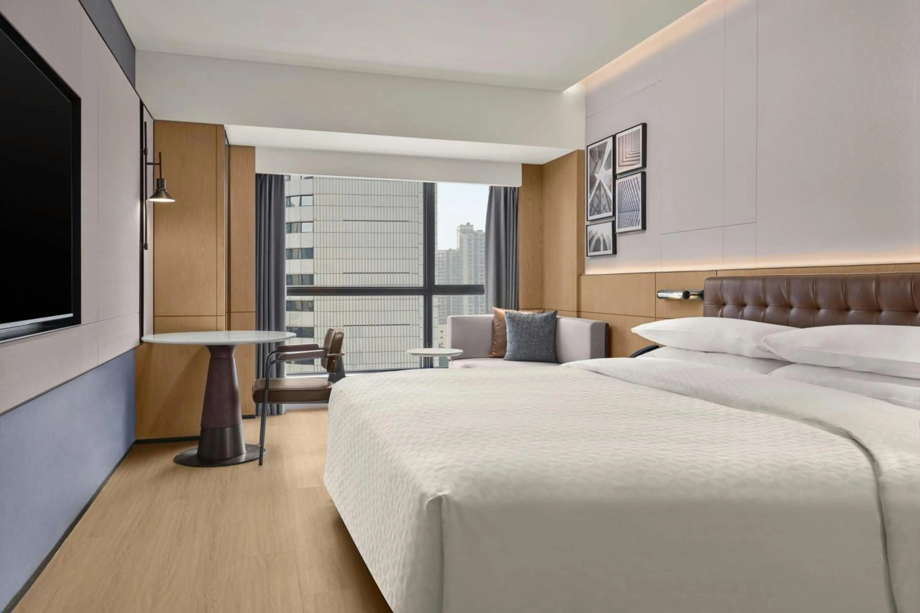Photo of the whole room, Bed in Four Points by Sheraton Chongqing