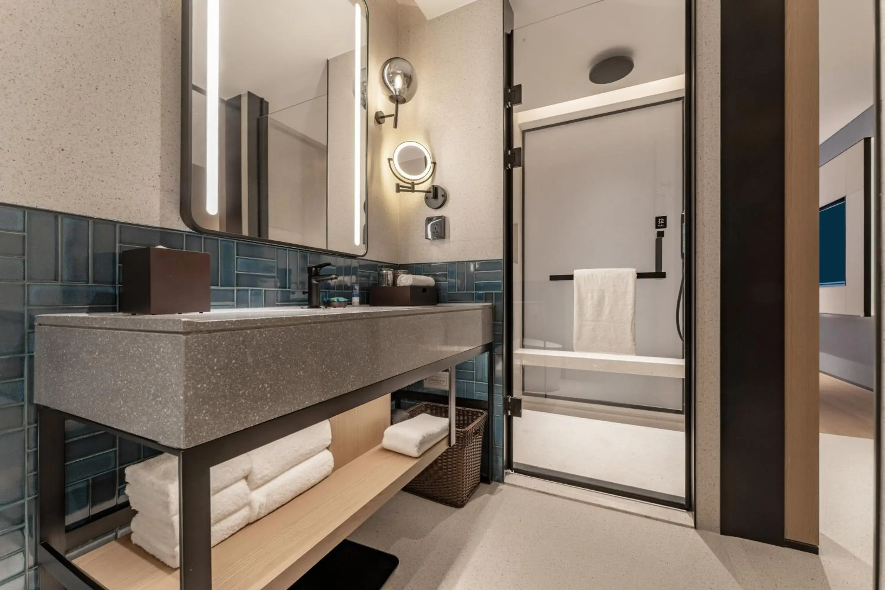 Premium Double Room with Two Double Beds and City View in Four Points by Sheraton Chongqing Premium Double Room with Two Double Beds and City View in Four Points by Sheraton Chongqing