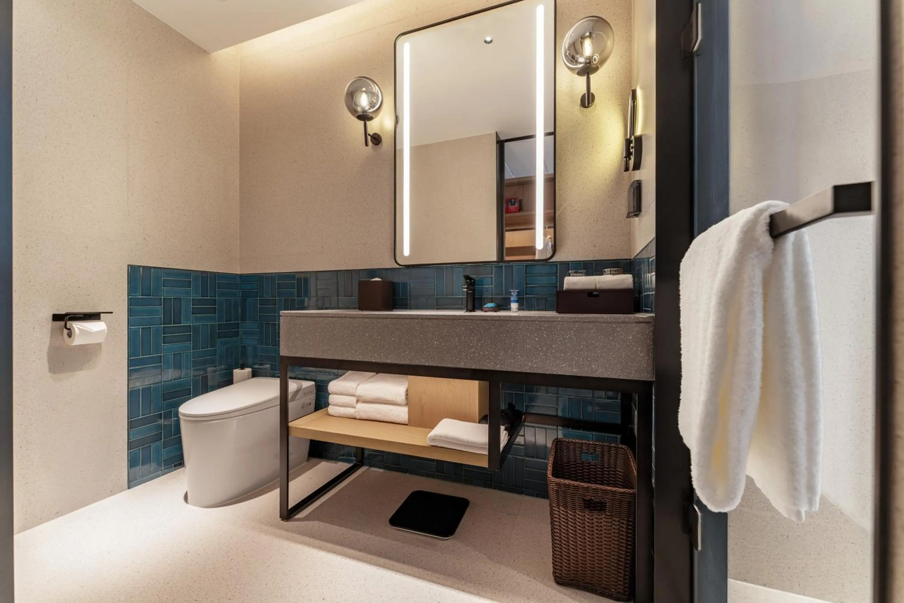 Toilet in Four Points by Sheraton Chongqing