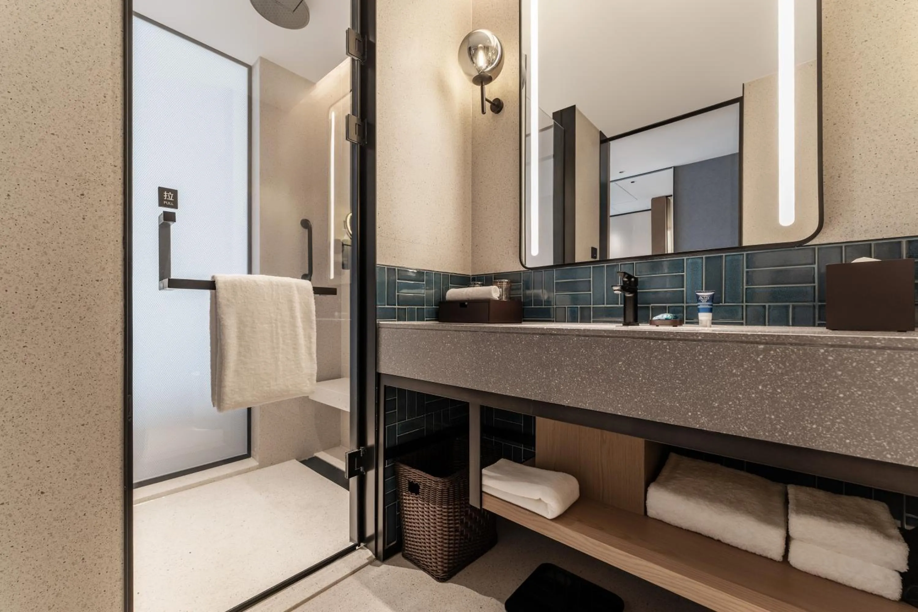 Toilet in Four Points by Sheraton Chongqing