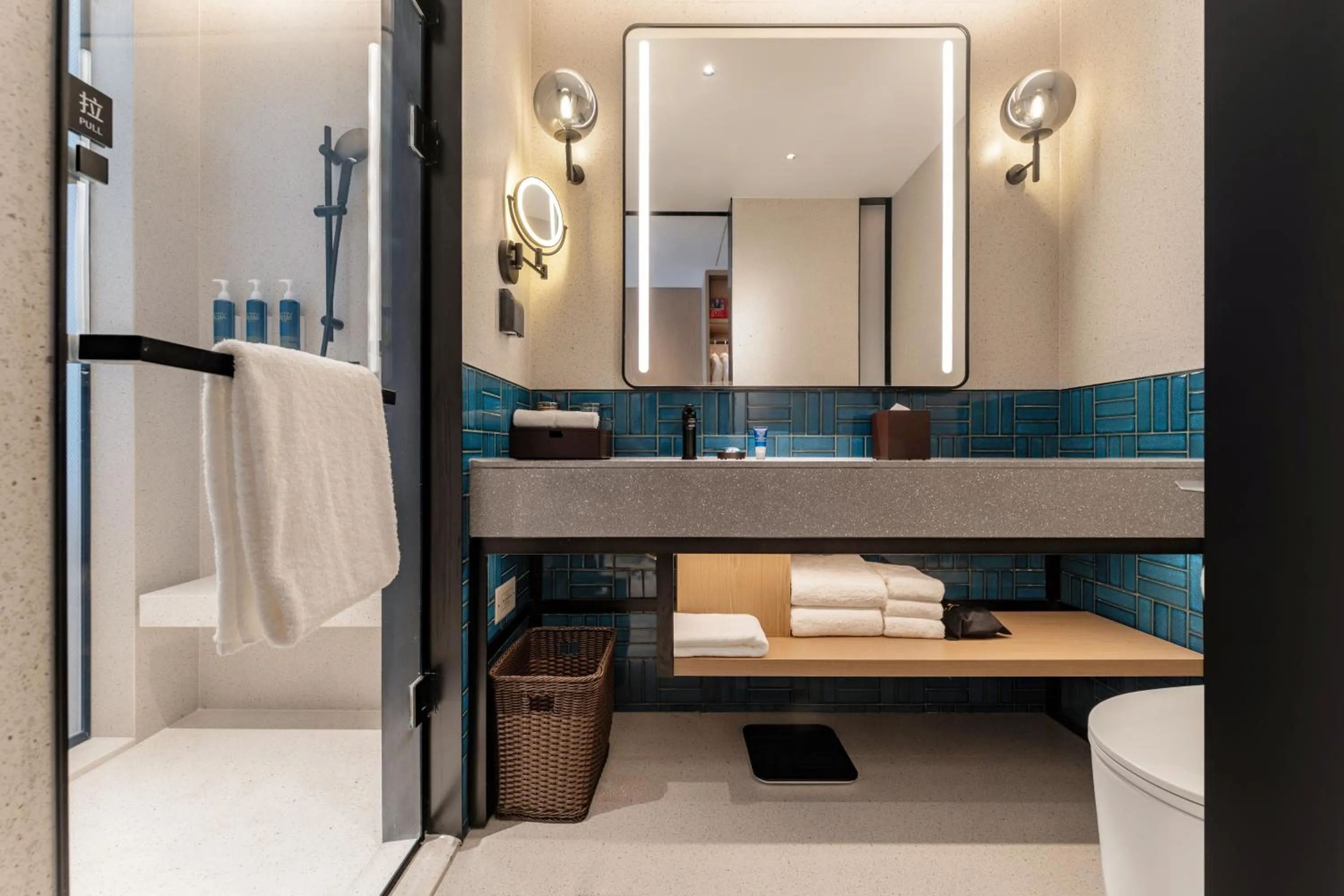 Toilet in Four Points by Sheraton Chongqing