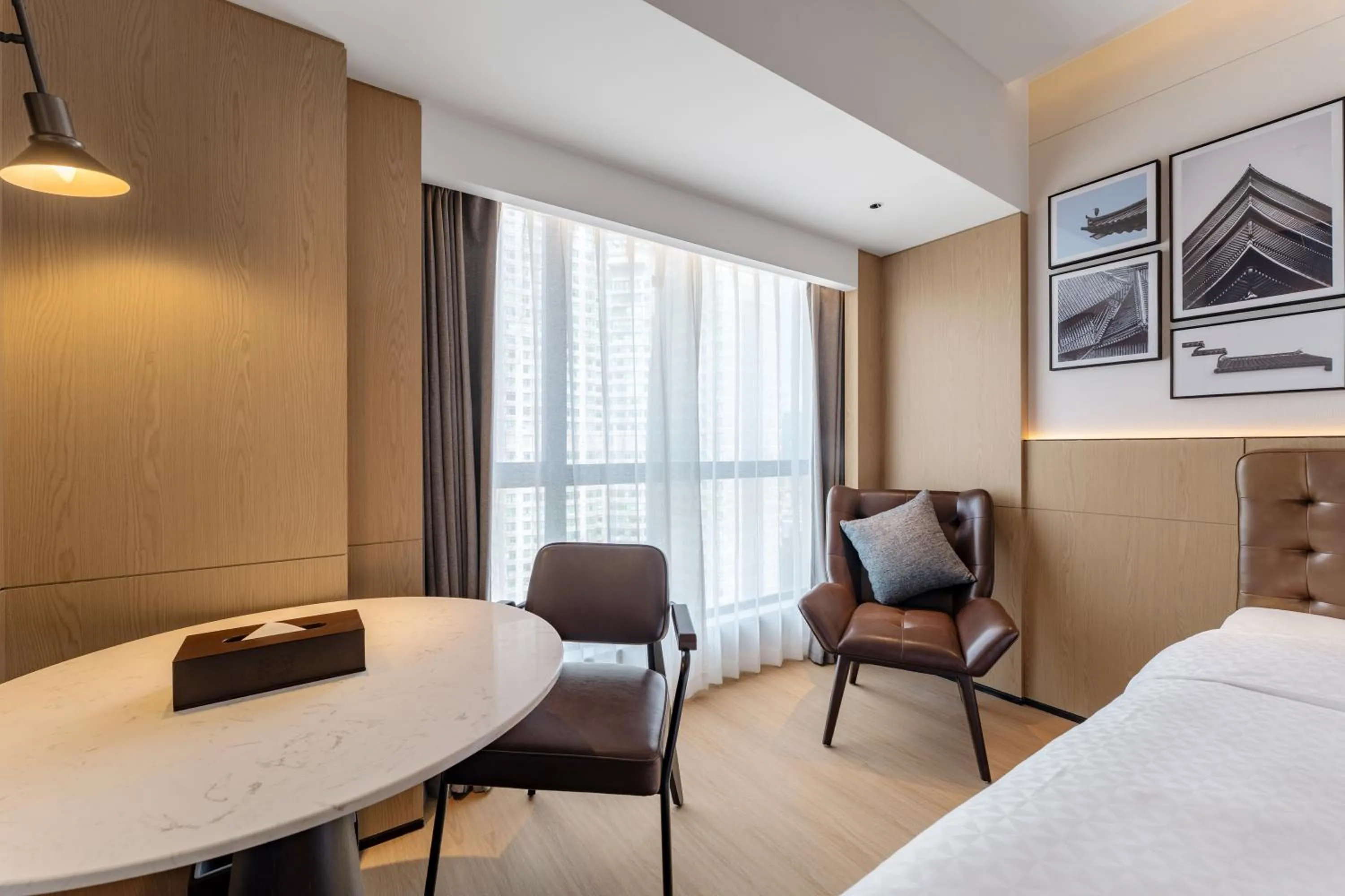 Seating area, Bed in Four Points by Sheraton Chongqing