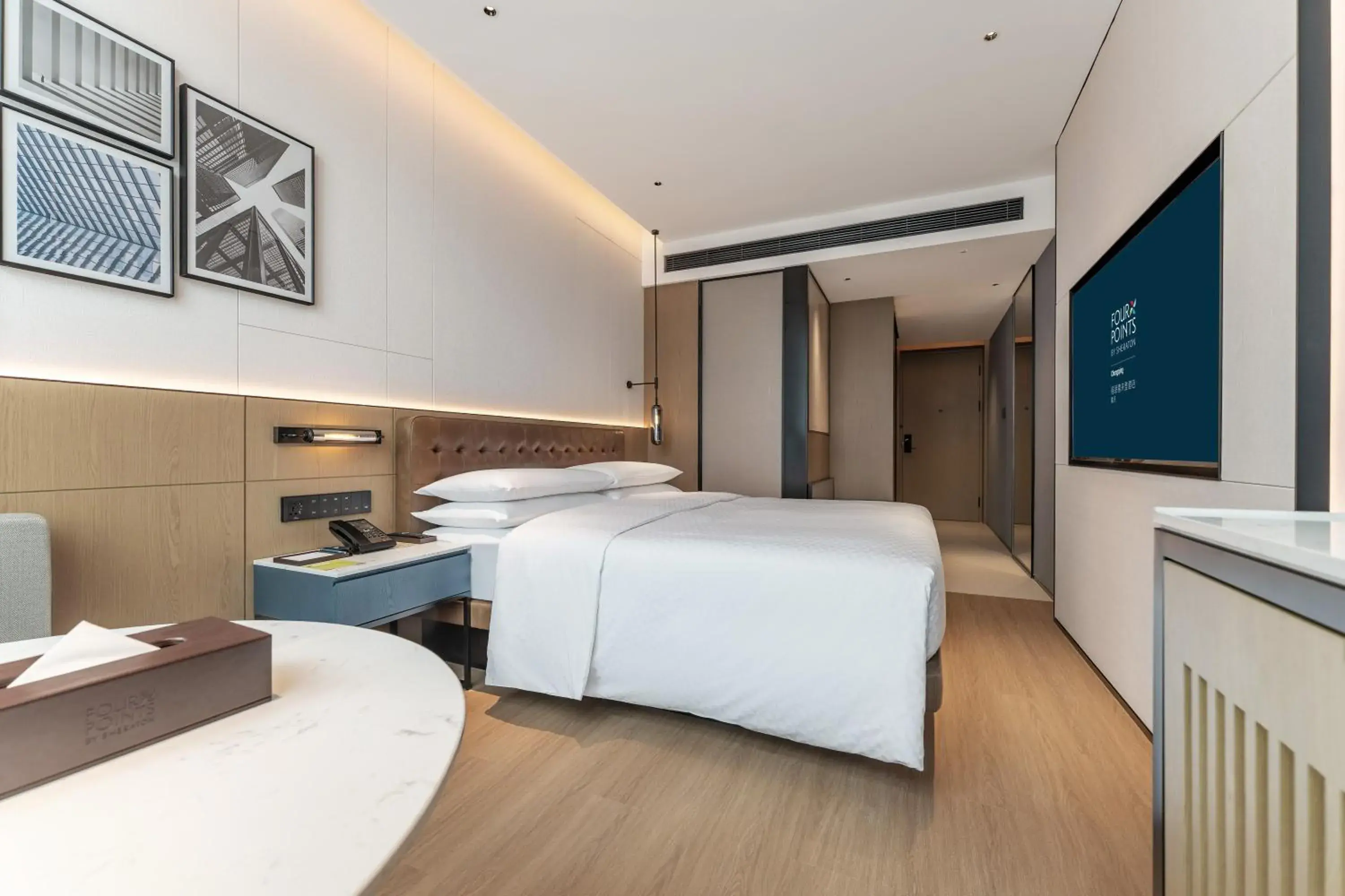 King Room with Downtown View in Four Points by Sheraton Chongqing King Room with Downtown View in Four Points by Sheraton Chongqing
