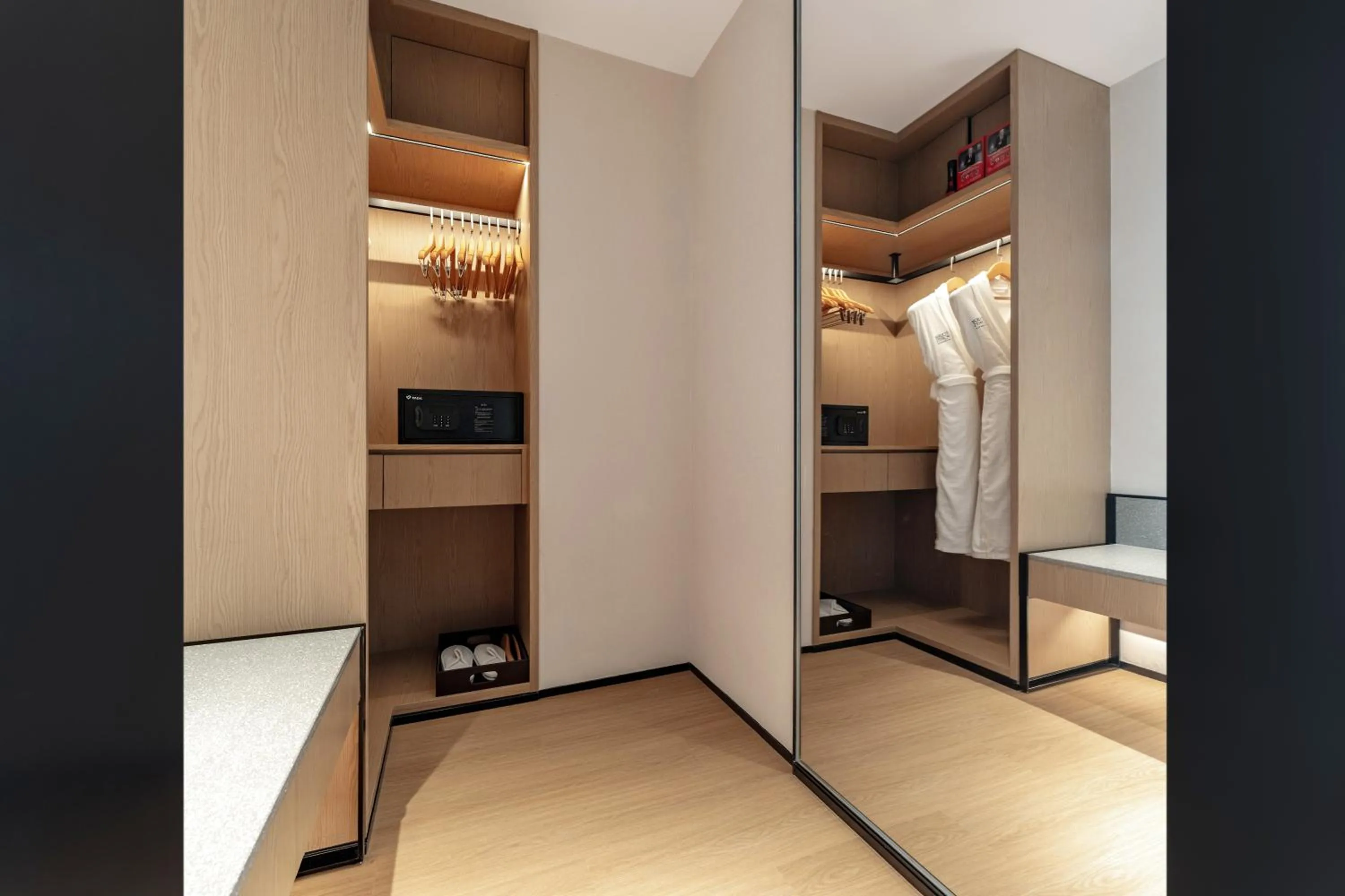 wardrobe in Four Points by Sheraton Chongqing